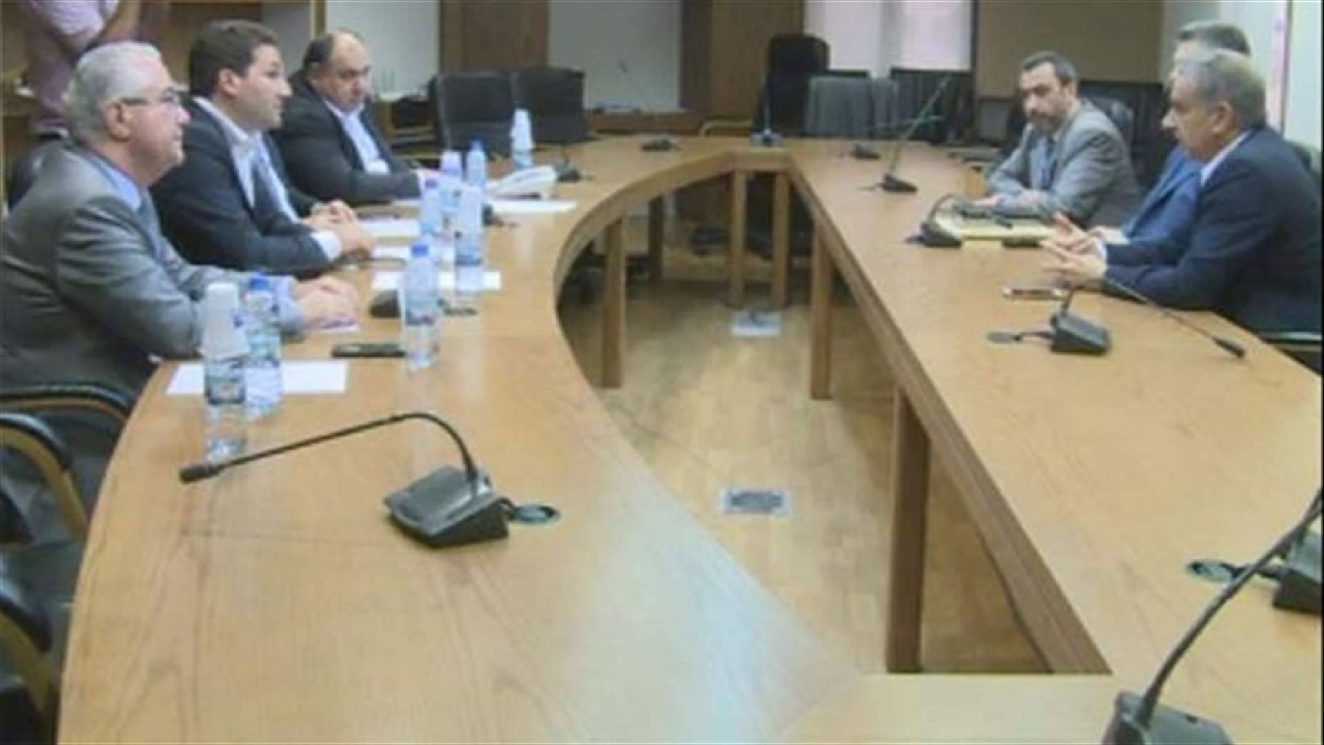 نواب بيروت : لحلول سريعة وفورية لازمة النفايات