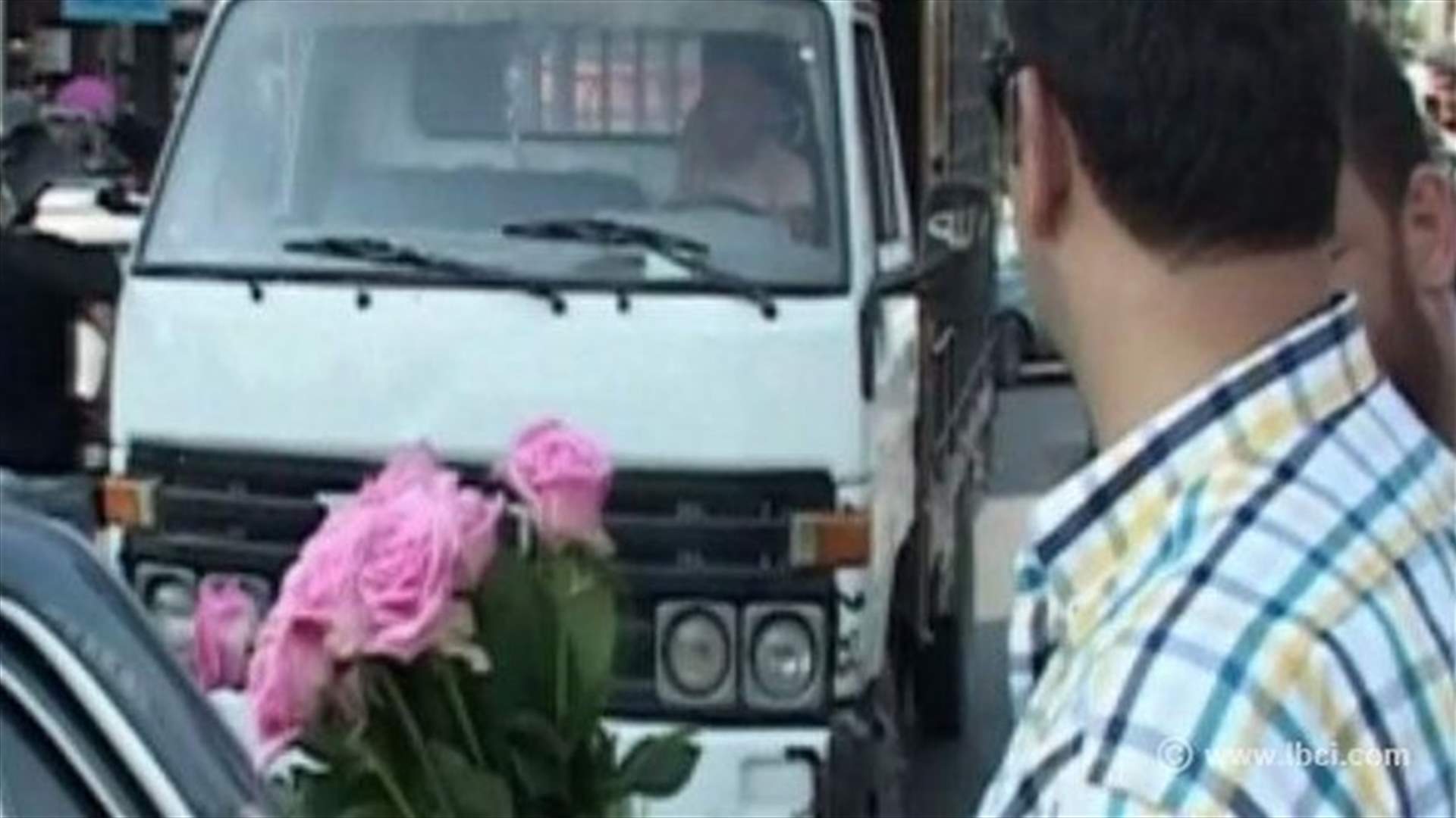 الورد بدلاً من النفايات في العبدة