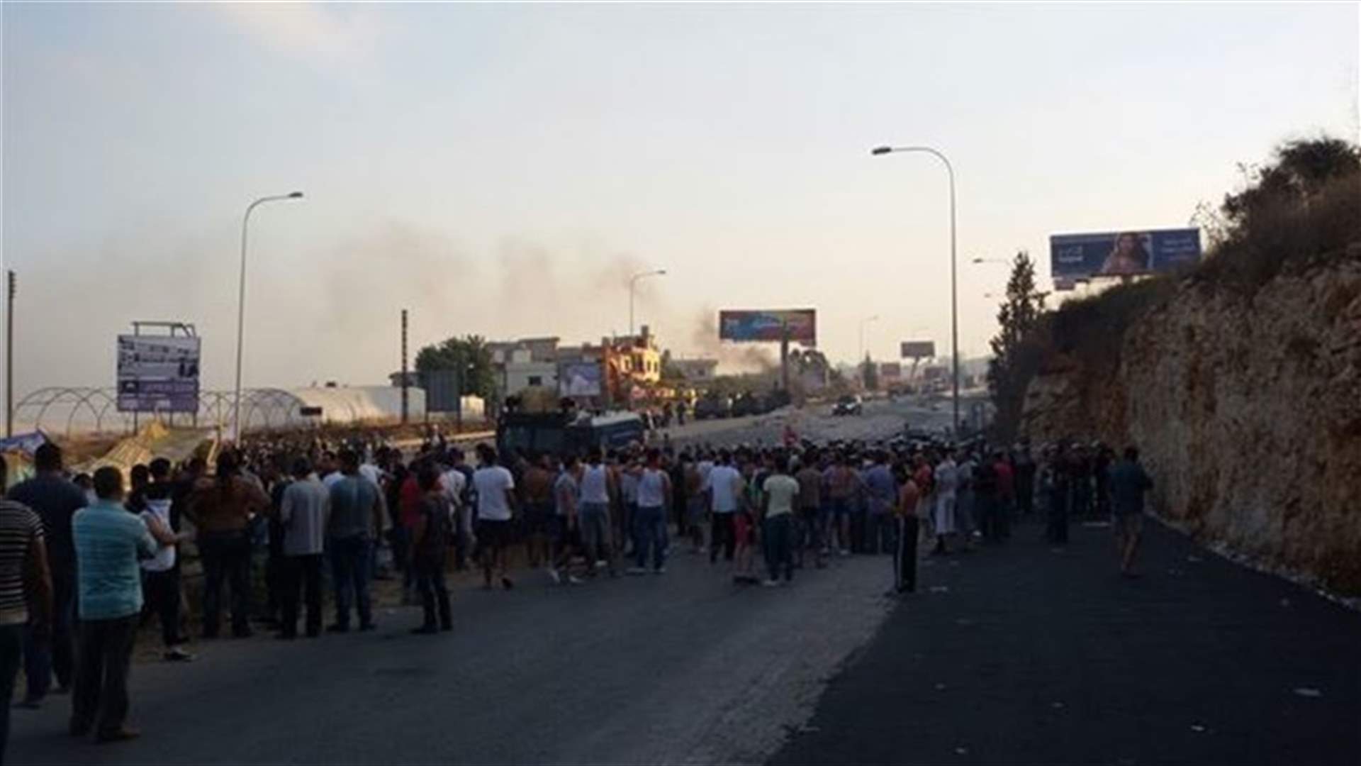 اعادة فتح اوتوستراد الجية فجرا