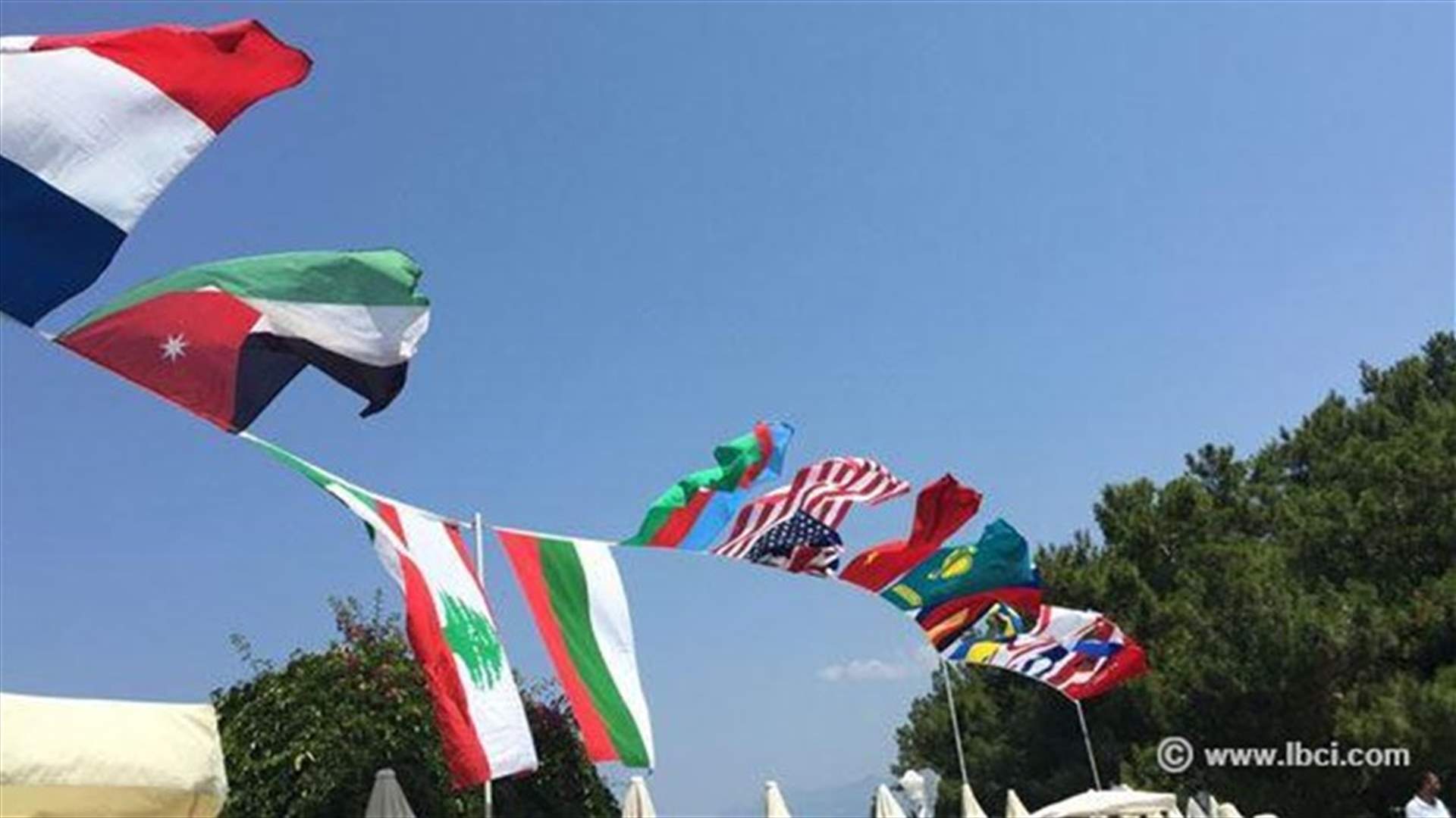 الأتراك يرفعون العلم اللبناني كل يوم... لماذا ؟