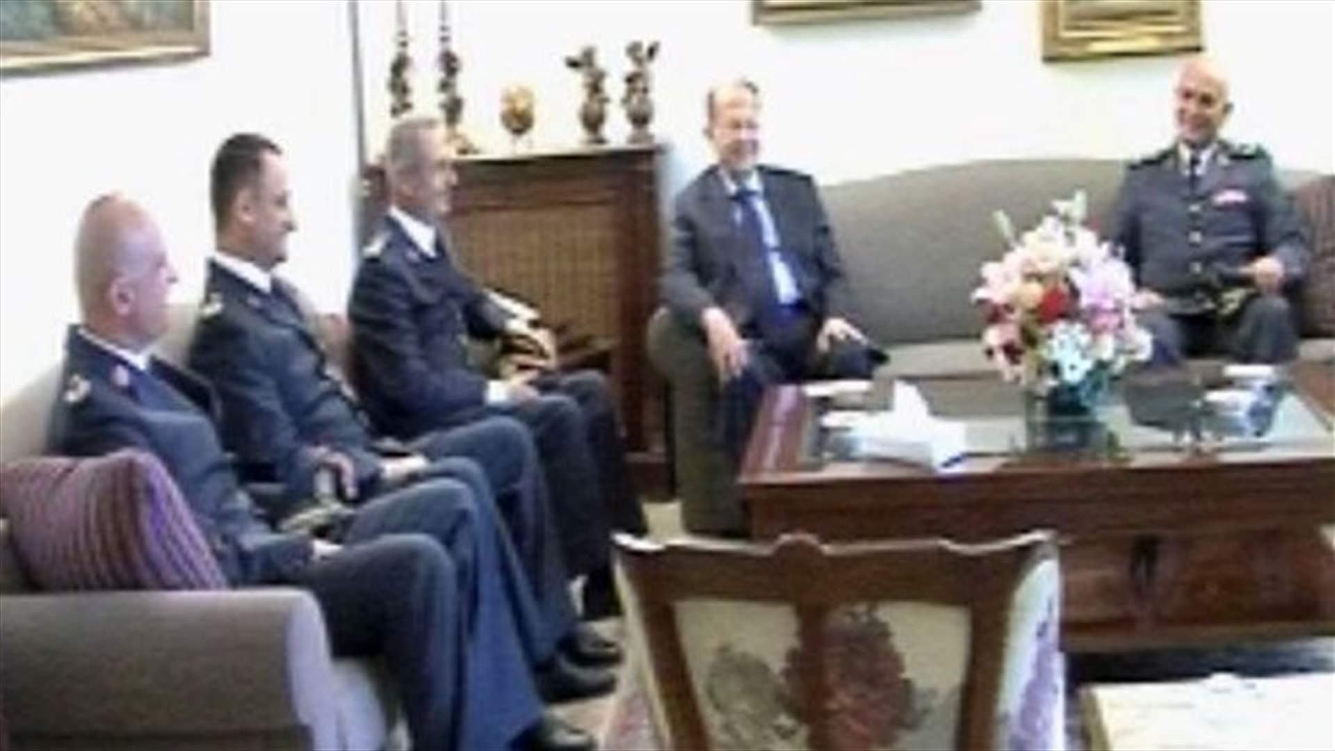 وفد من قيادة الجيش في الرابية
