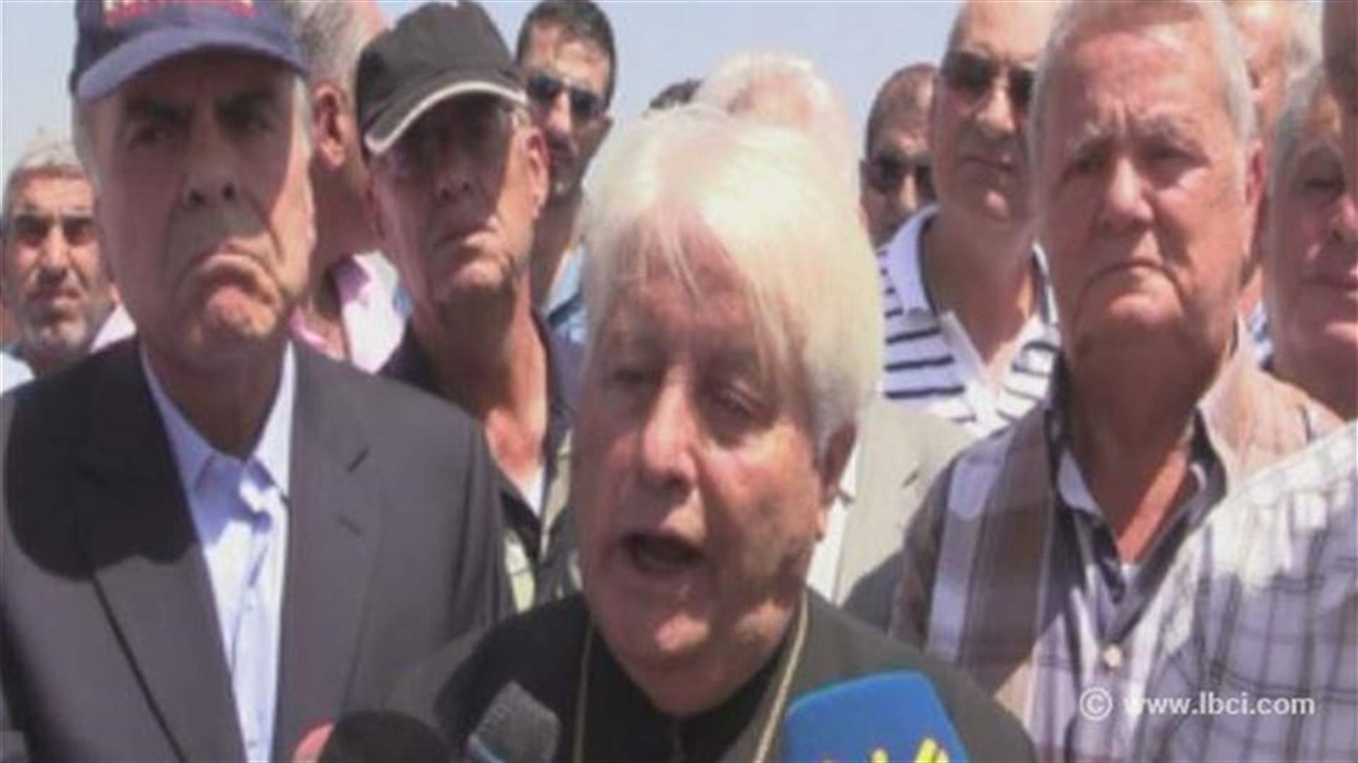 Ras Baalbek residents stage sit-in, block road