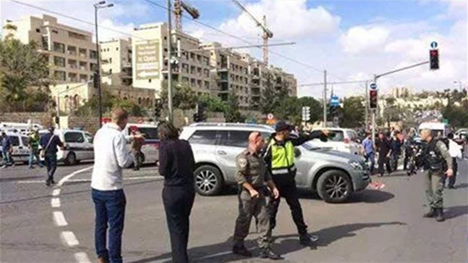 اصابة 3 اشخاص بعد ان صدمتهم سيارة بالضفة الغربية