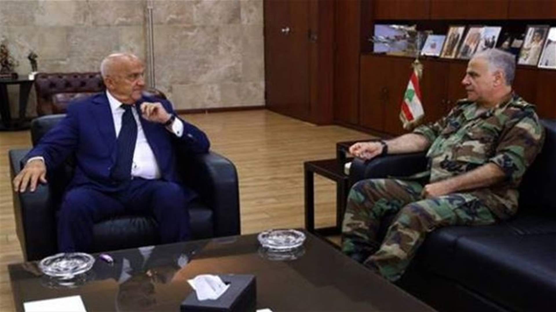 النهار: جميع الوزراء اتصلوا بقهوجي مهنئين باستثناء وزيريّ التيار