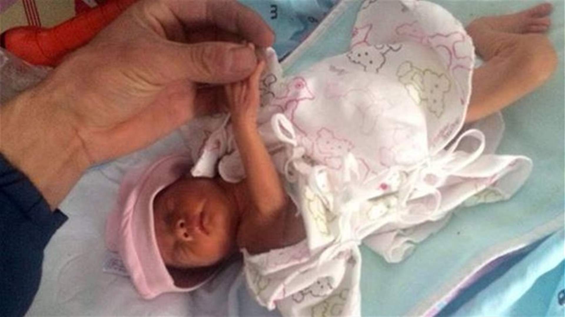 طفلة تعود للحياة بعد ساعتين على دفنها