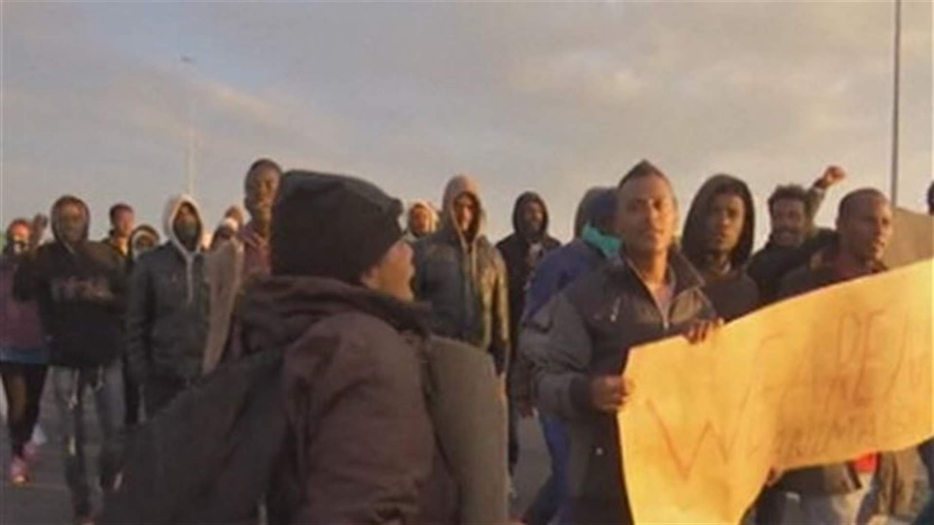 مهاجرون في فرنسا يطالبون بفتح الحدود للعبور الى بريطانيا