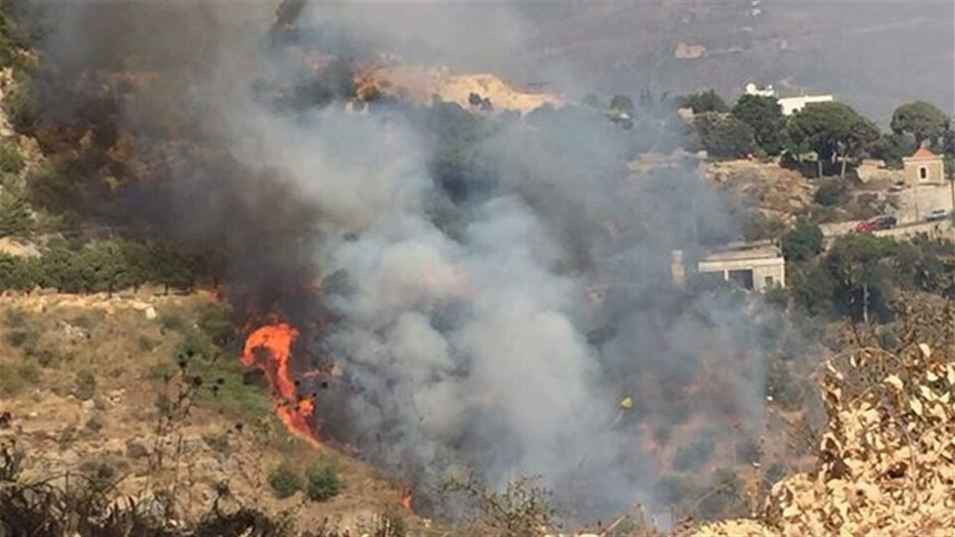 حريق كبير في عين تراز