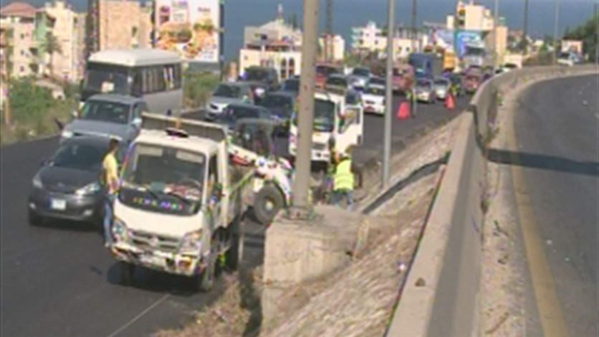 انتهاء اعمال تزفيت الأوتوستراد الشرقي من مفرق مستديرة طبرجا