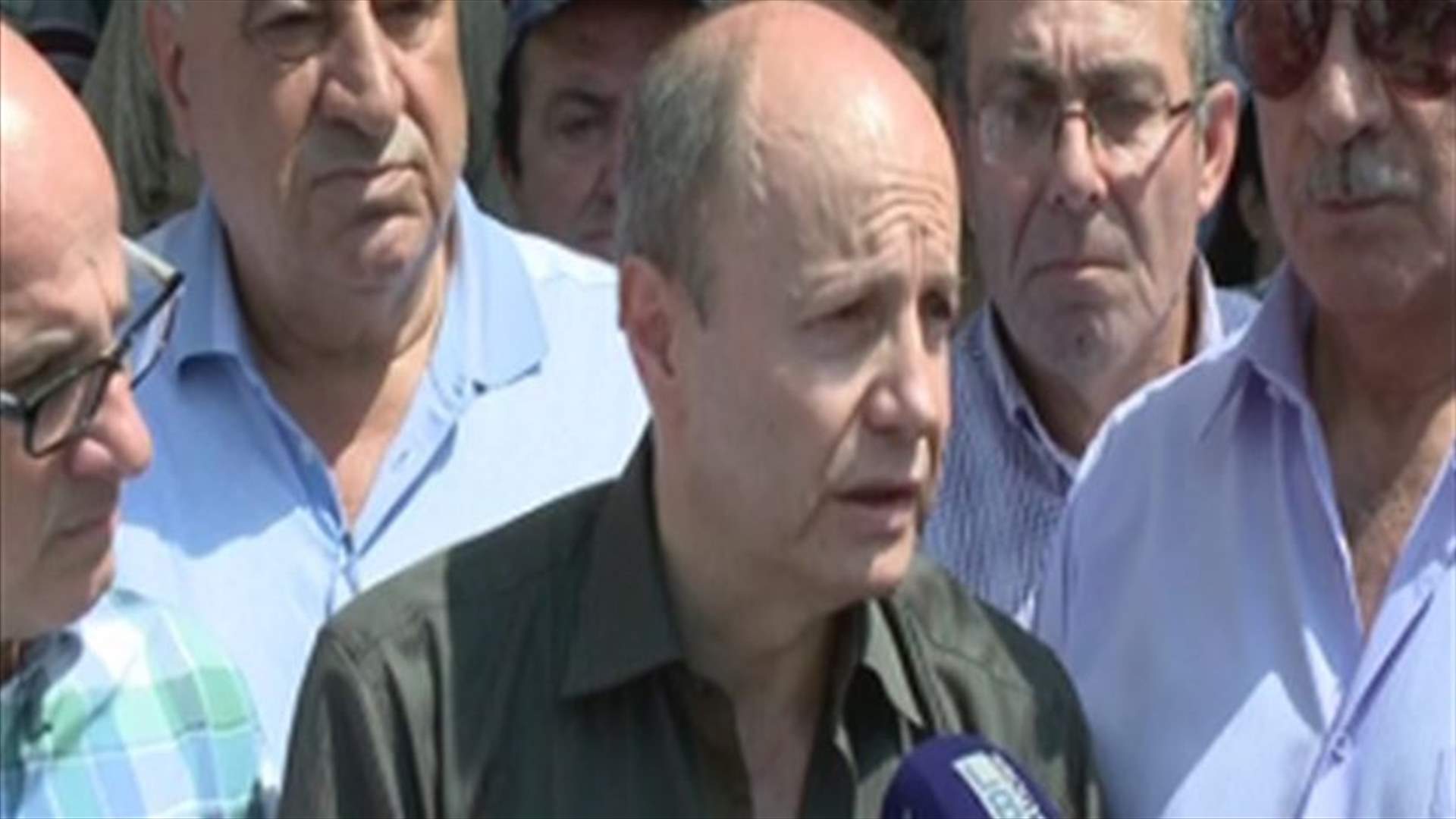 Beirut port employees suspend work, threaten to escalate in light of garbage dumping 