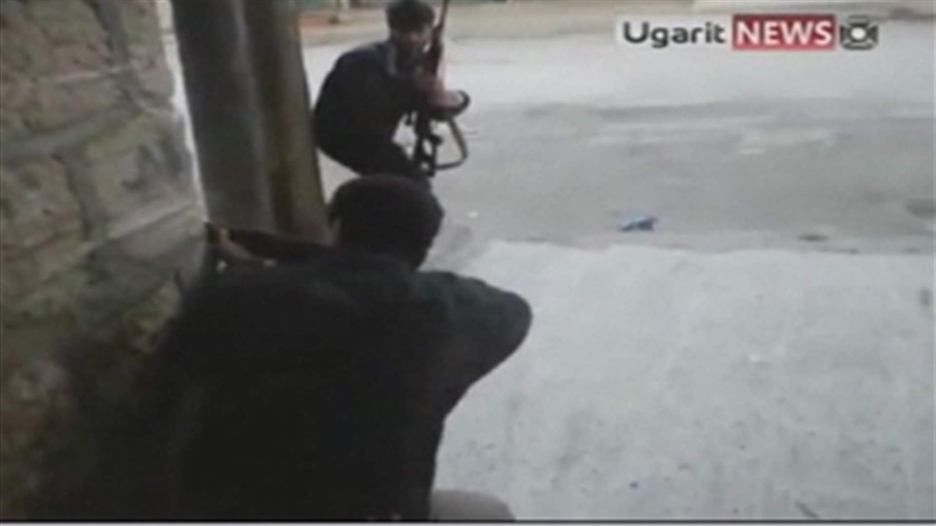 Blast reported in south Syria as troops shell Homs           