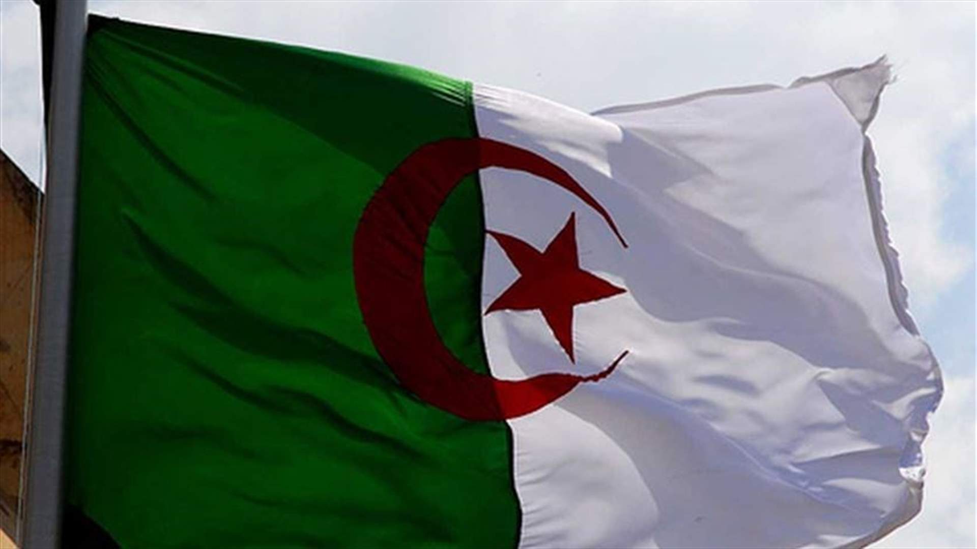 الجيش الجزائري يحبط محاولة ادخال اسلحة عبر الحدود مع مالي