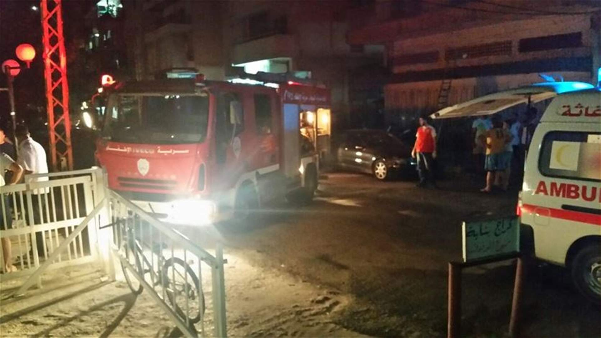 إندلاع حريق في مبنى في طرابلس وفرق الإطفاء تعمل على إخماده