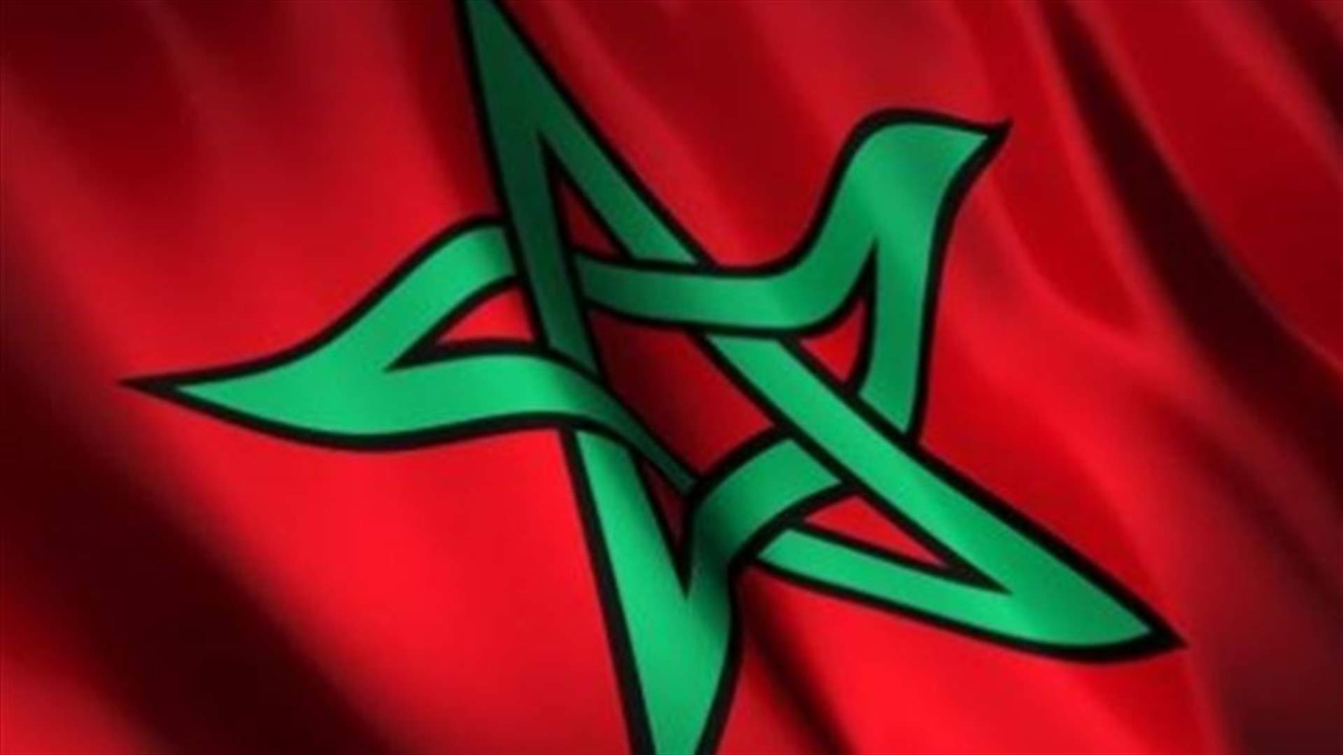 سرب عصافير يوقع طائرة ملكية