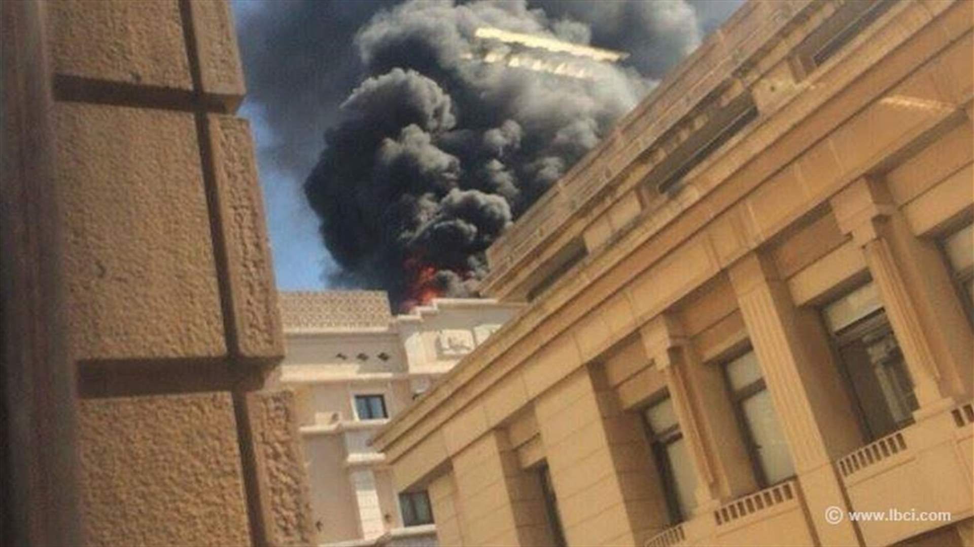 [PHOTOS] Firefighters extinguish blaze in downtown Beirut 