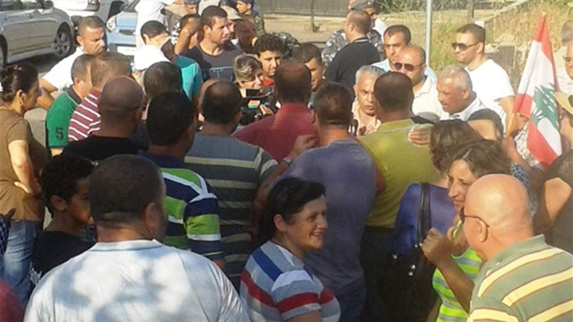 اعتصام عند طريق ضهر العين للمطالبة بانهاء مشروع الصرف الصحي