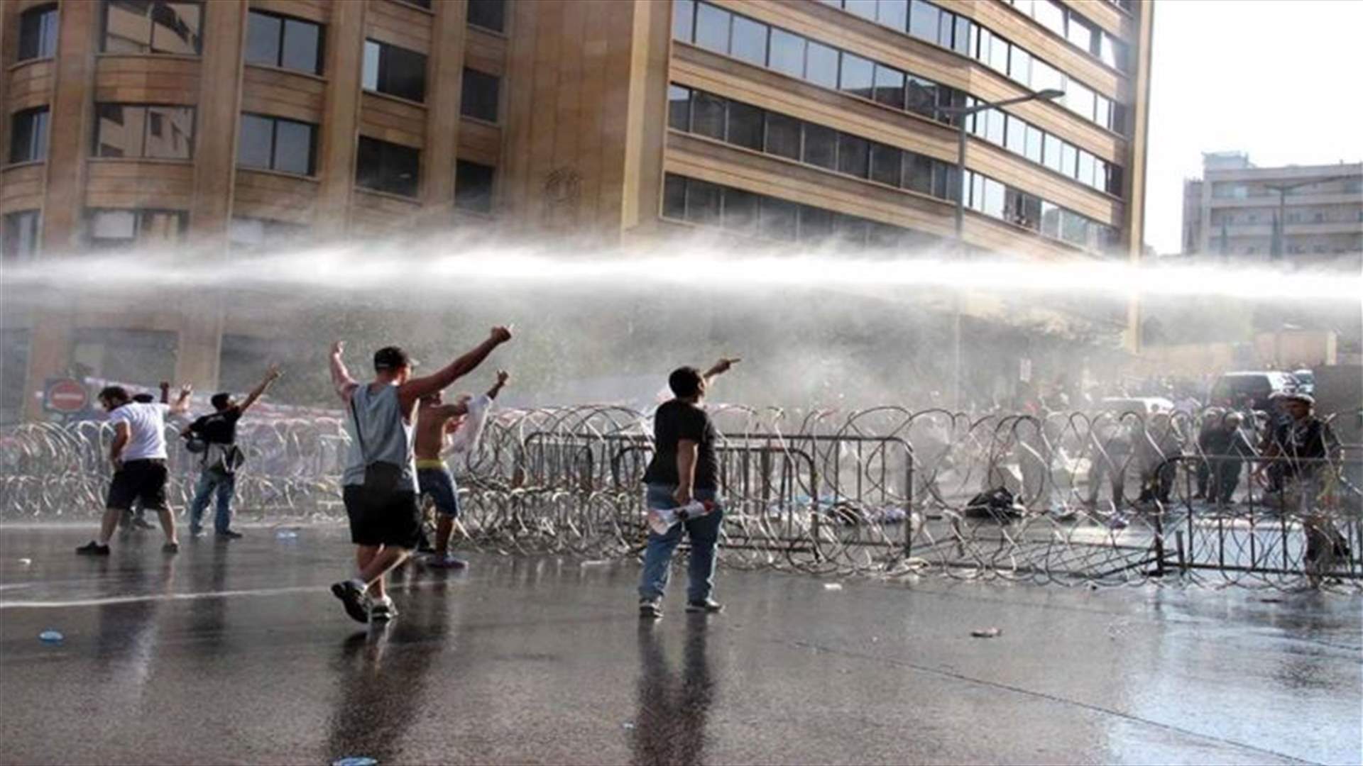 أزمة النفايات : صوت المطالب خفت تحت وطأة ضرب العصيّ