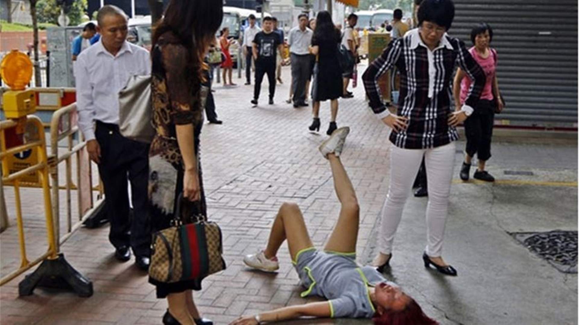 [VIDEO] Woman Has Intense Public Breakdown And Here's Why!