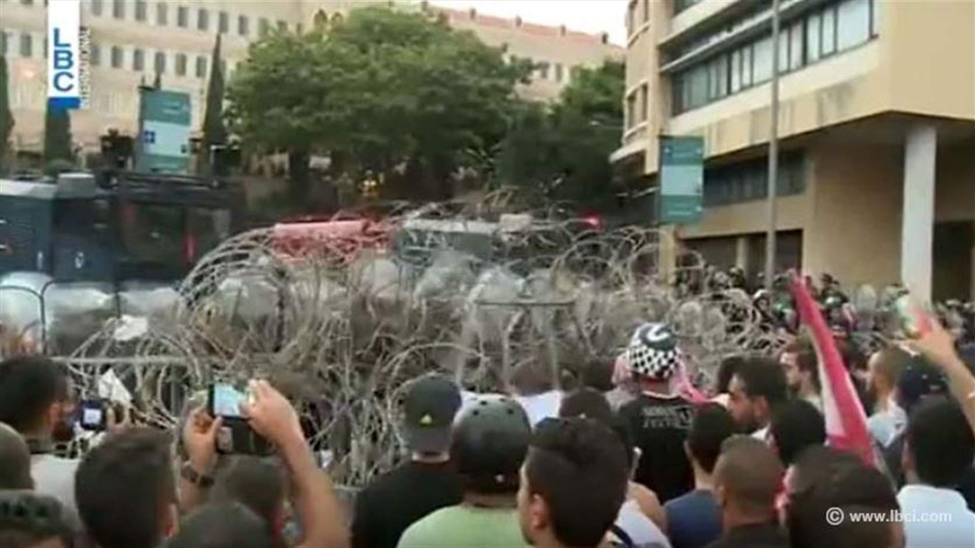 [VIDEO] Clashes break out between security forces and "infiltrators" during Sunday’s protests 