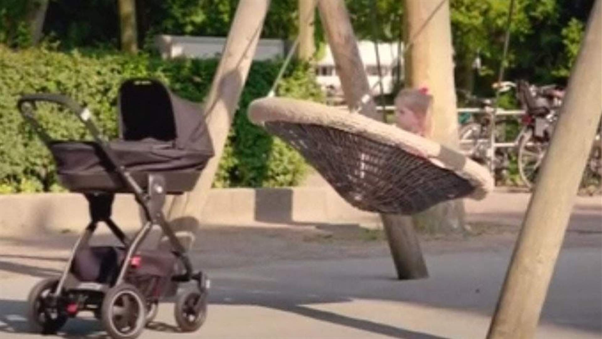 لكل الآباء والأمهات ... اليكم الـ baby stroller