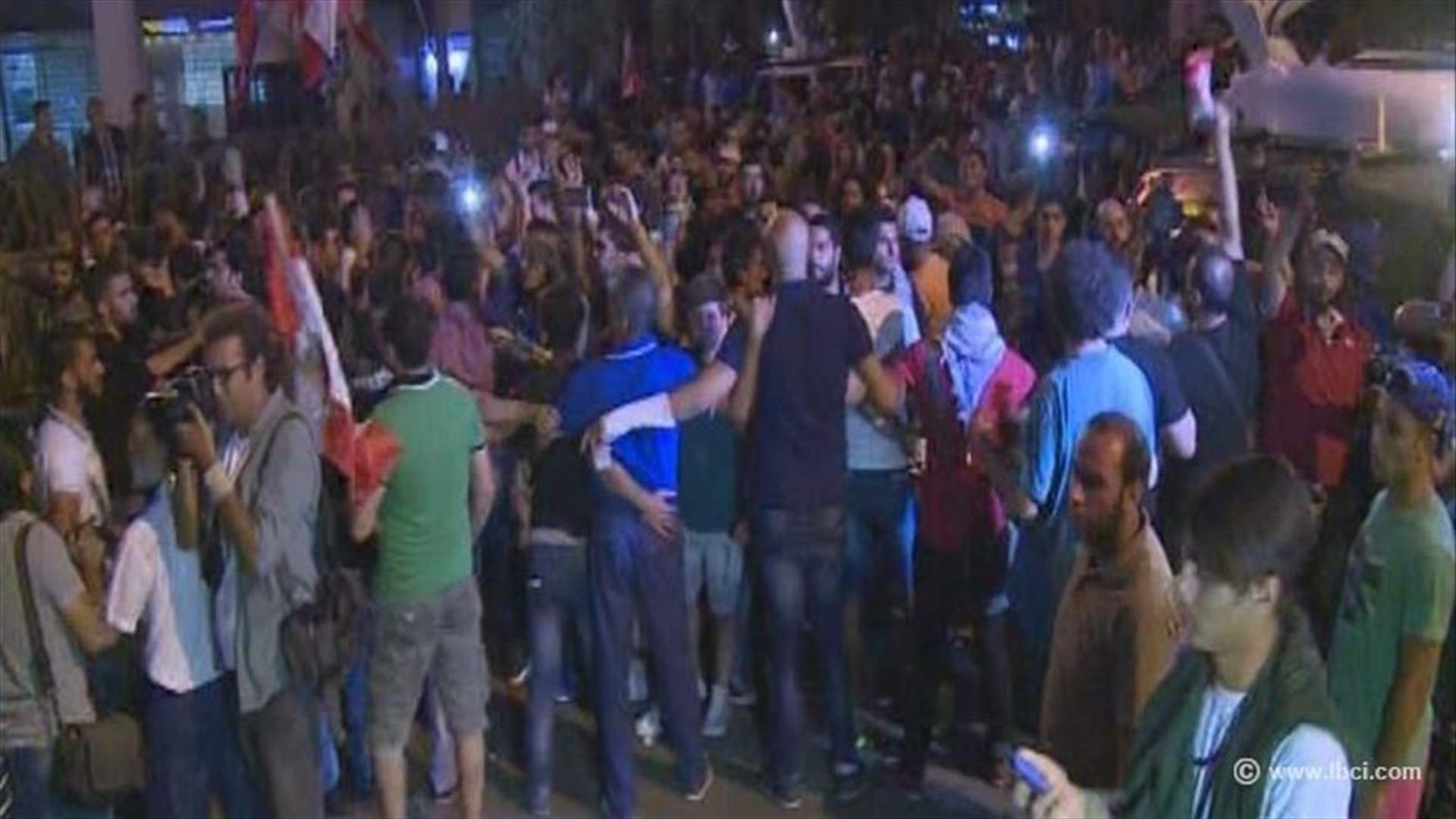 هكذا اشعلت النفايات شرارة الحراك الشعبي