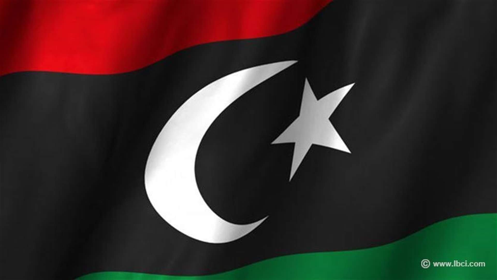 ليبيا تعتقل ثلاثة يشتبه بتهريبهم اللاجئين 