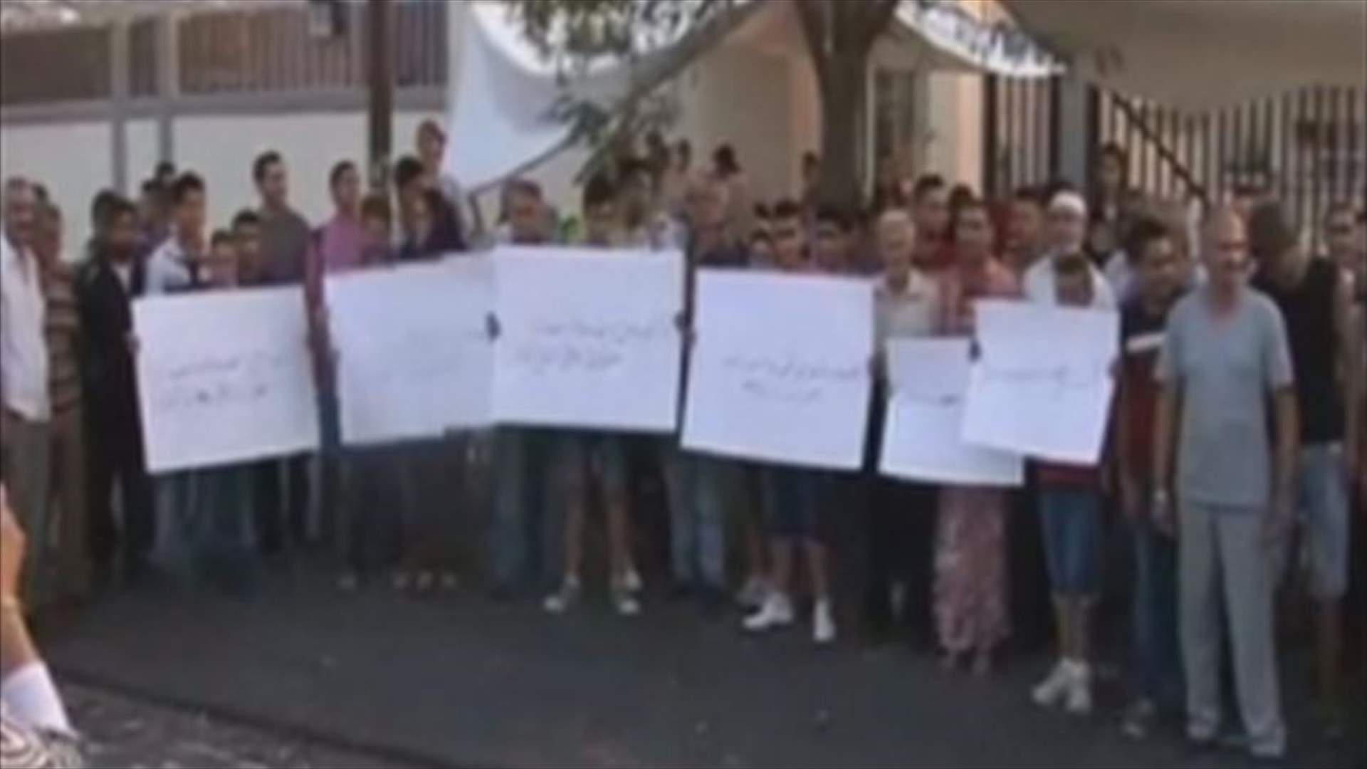 قطع الطريق المؤدية لمدخل مستشفى المنية الحكومي