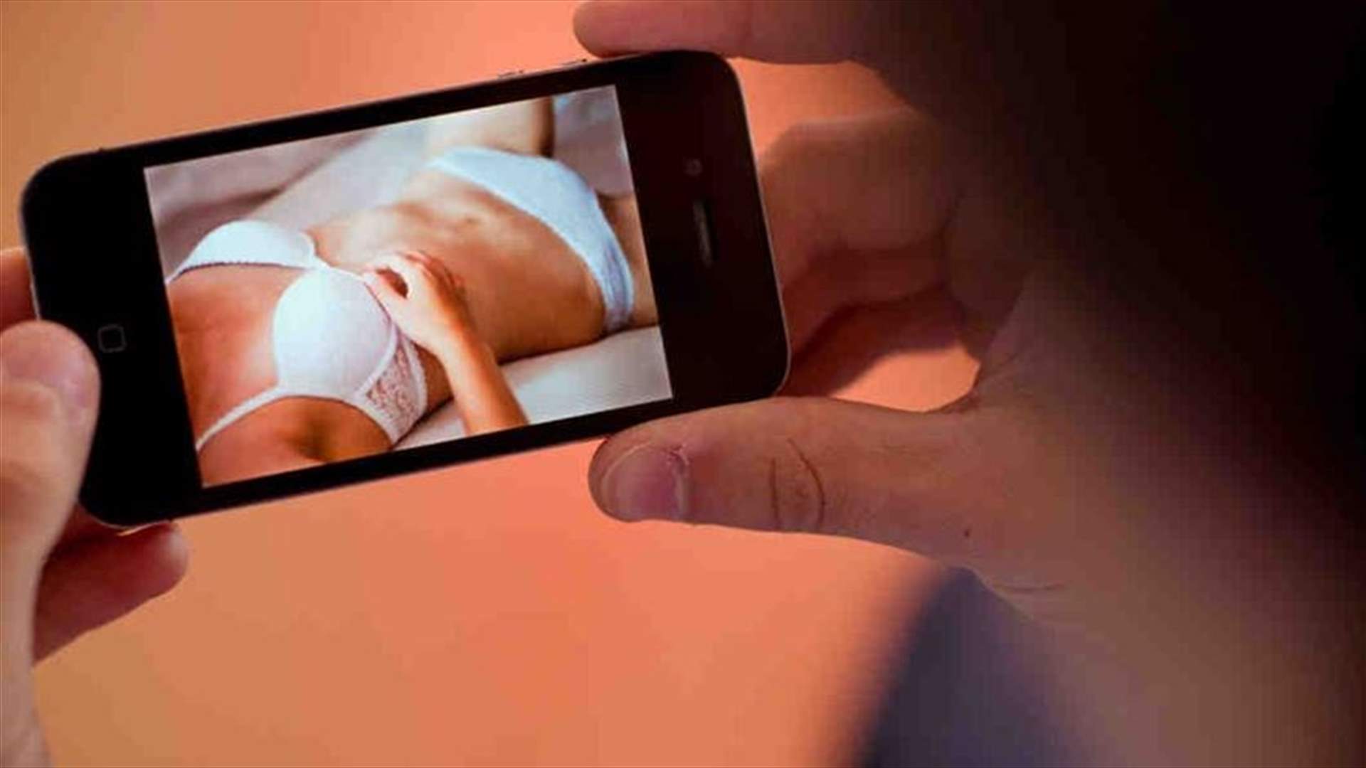 تطبيق سري ينتشر بين المراهقين لإخفاء الصور العارية عن الأهل