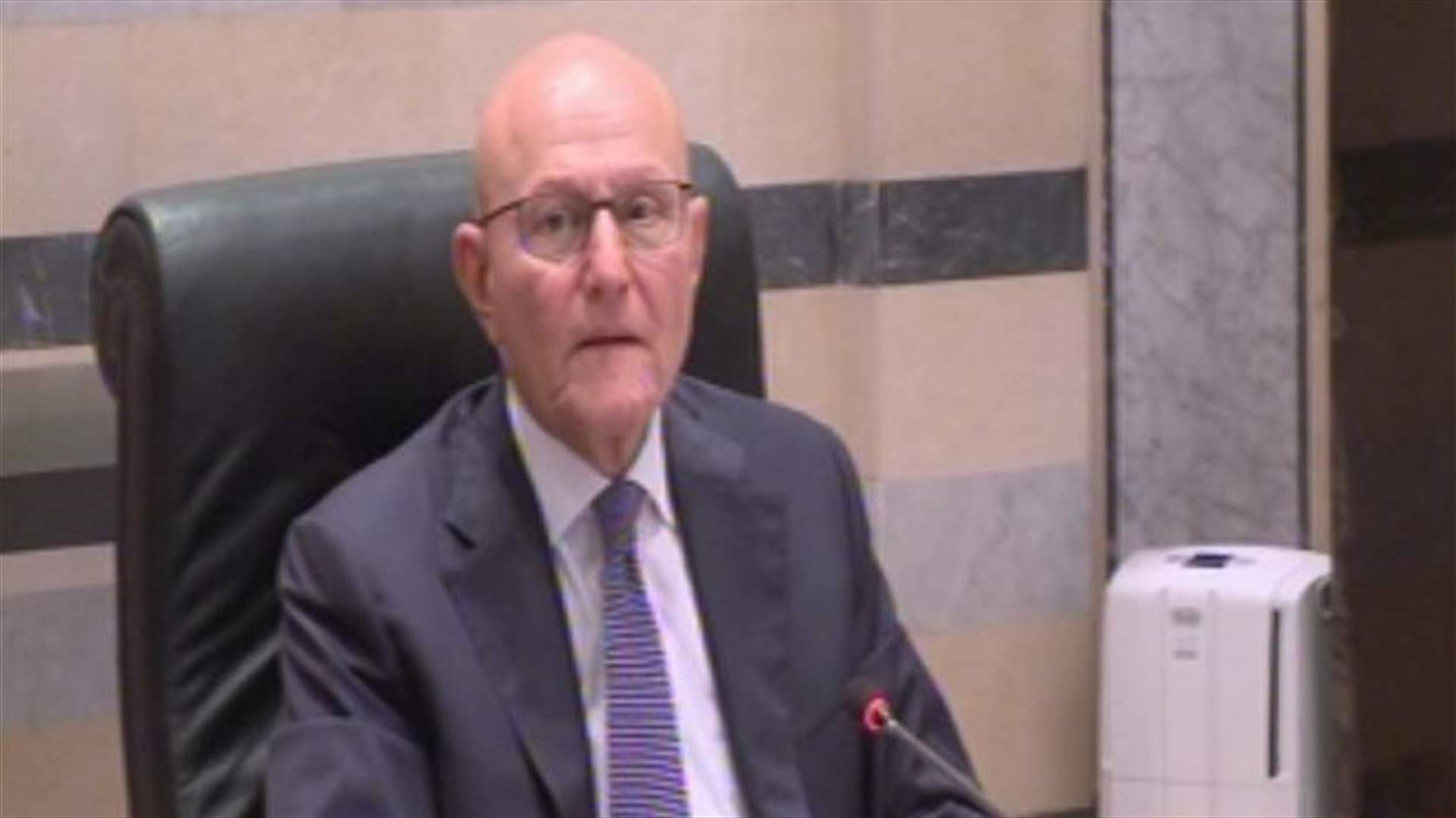 Extraordinary cabinet session kicks off amid absence of three ministers 