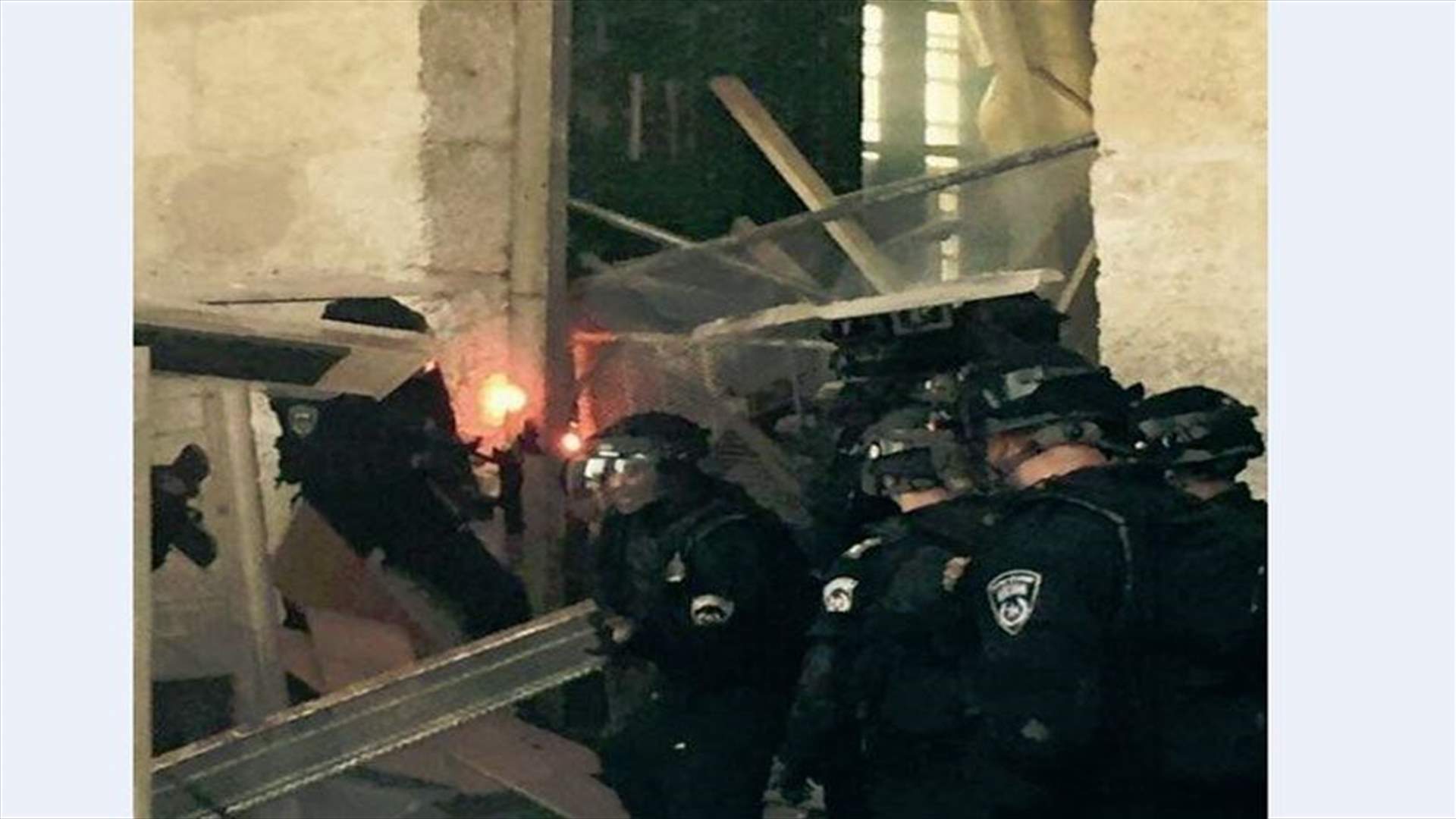Israel police clash with Palestinians at Jerusalem holy site