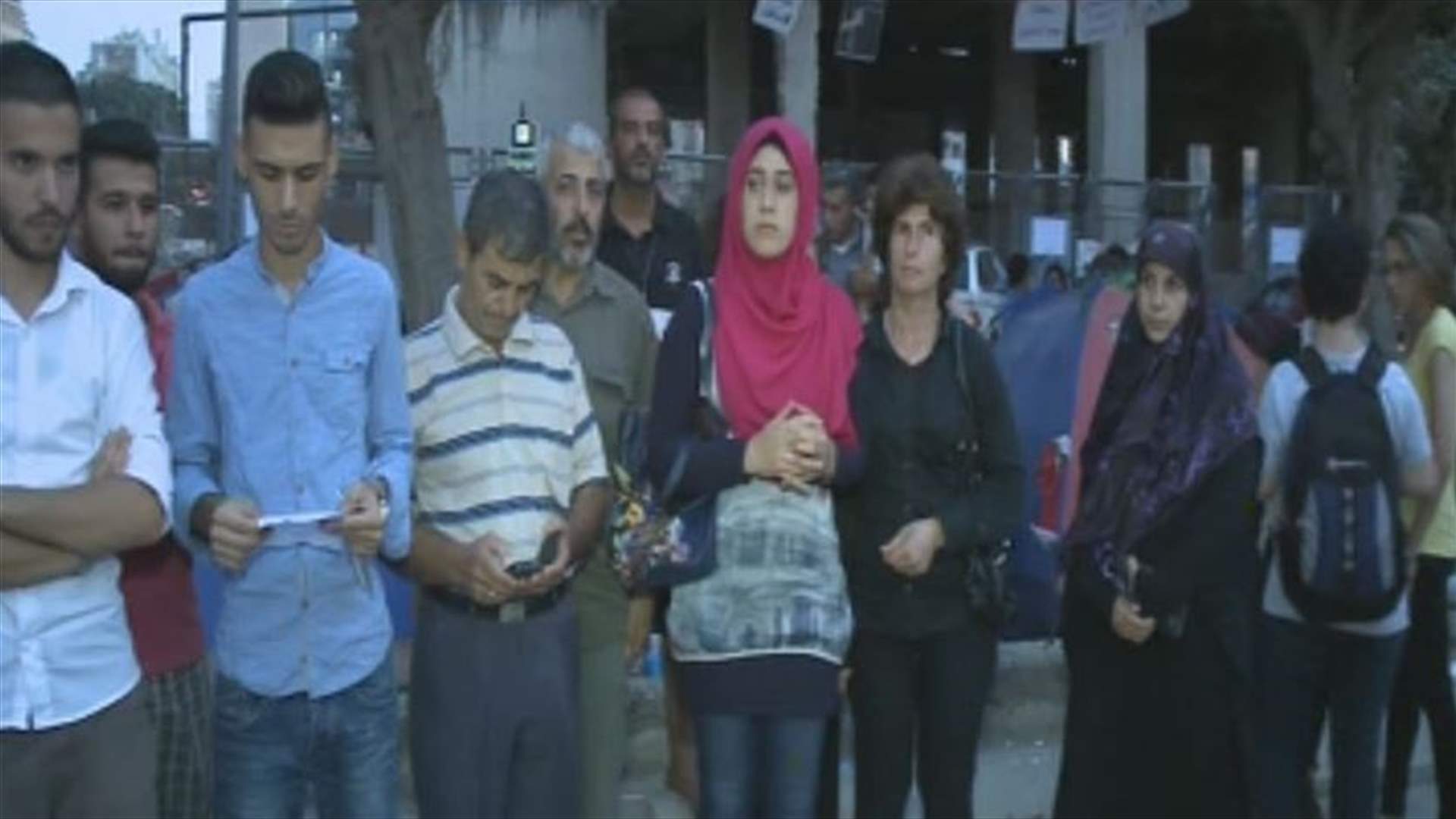 مسيرة سلمية تضامنا مع المضربين عن الطعام