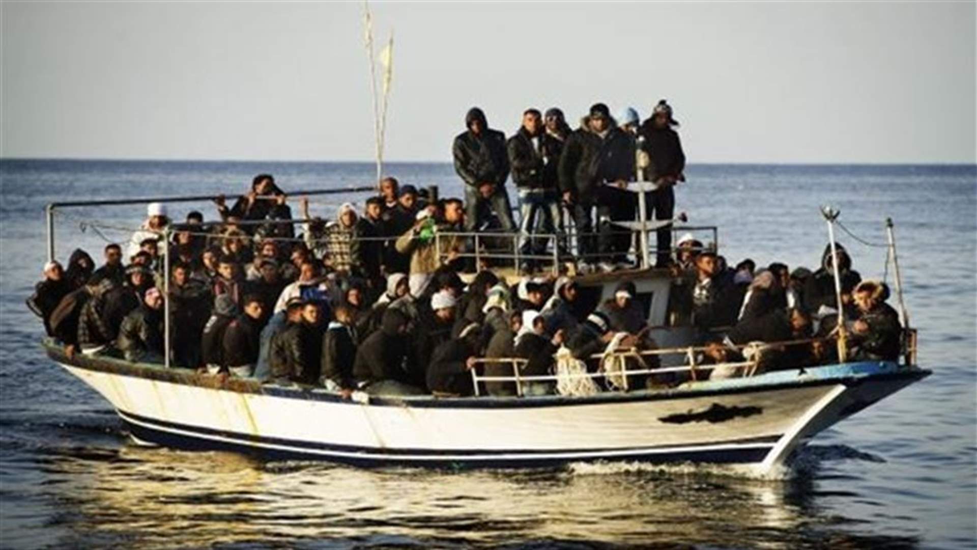 مقتل 22 شخصا بغرق قارب ينقل مهاجرين الى اليونان 