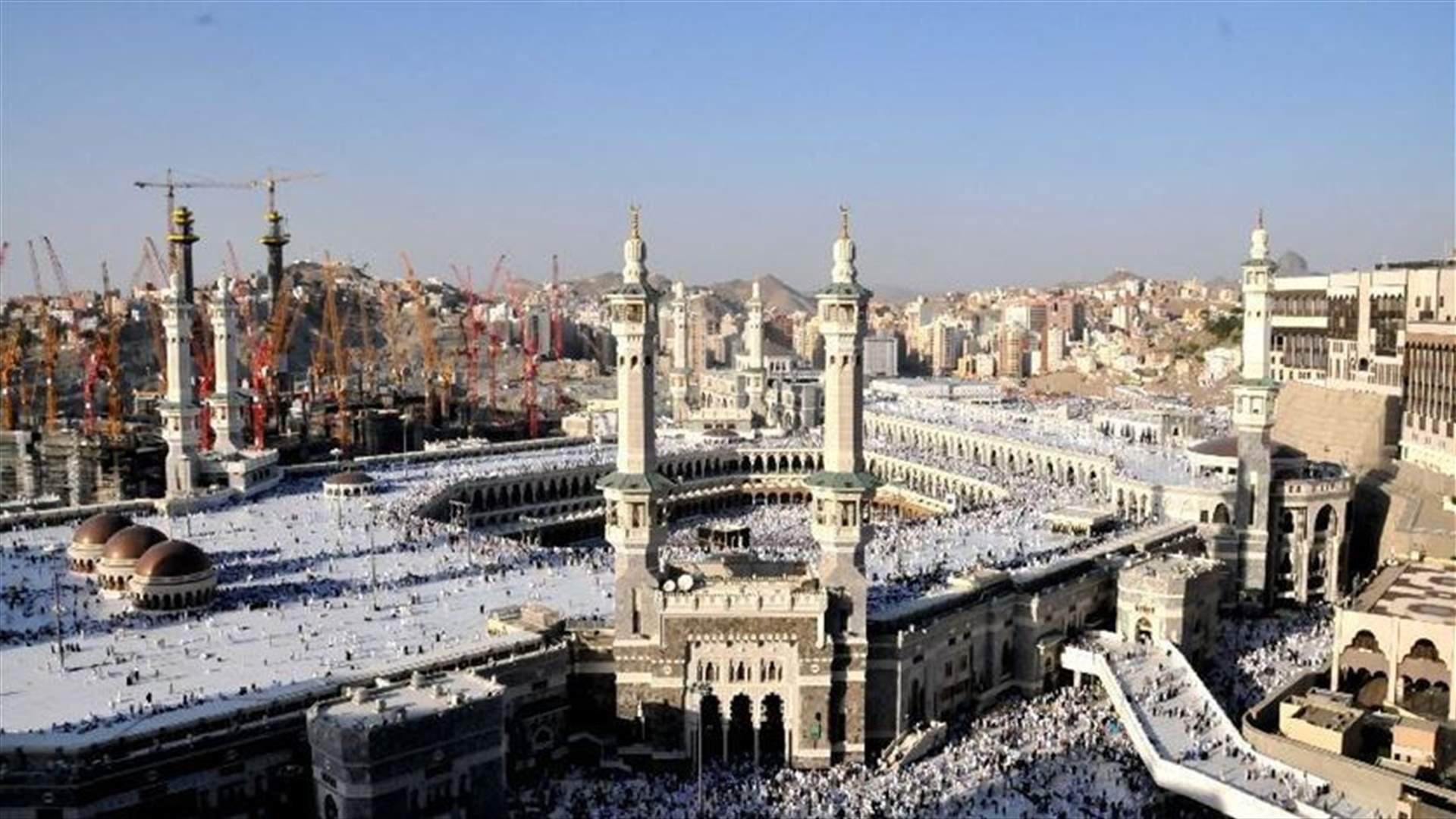 رغم حادثة مكّة... الملايين يتوافدون الى المدينة المنورة