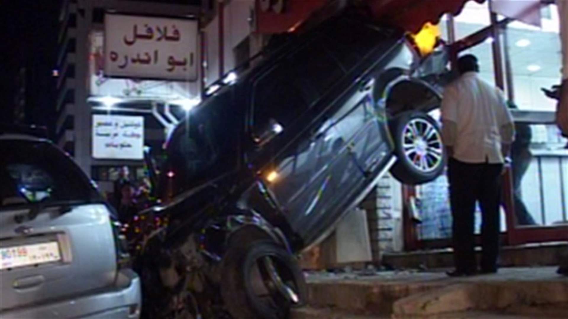 A car hits a number of vehicles, careens into a restaurant in Jounieh 