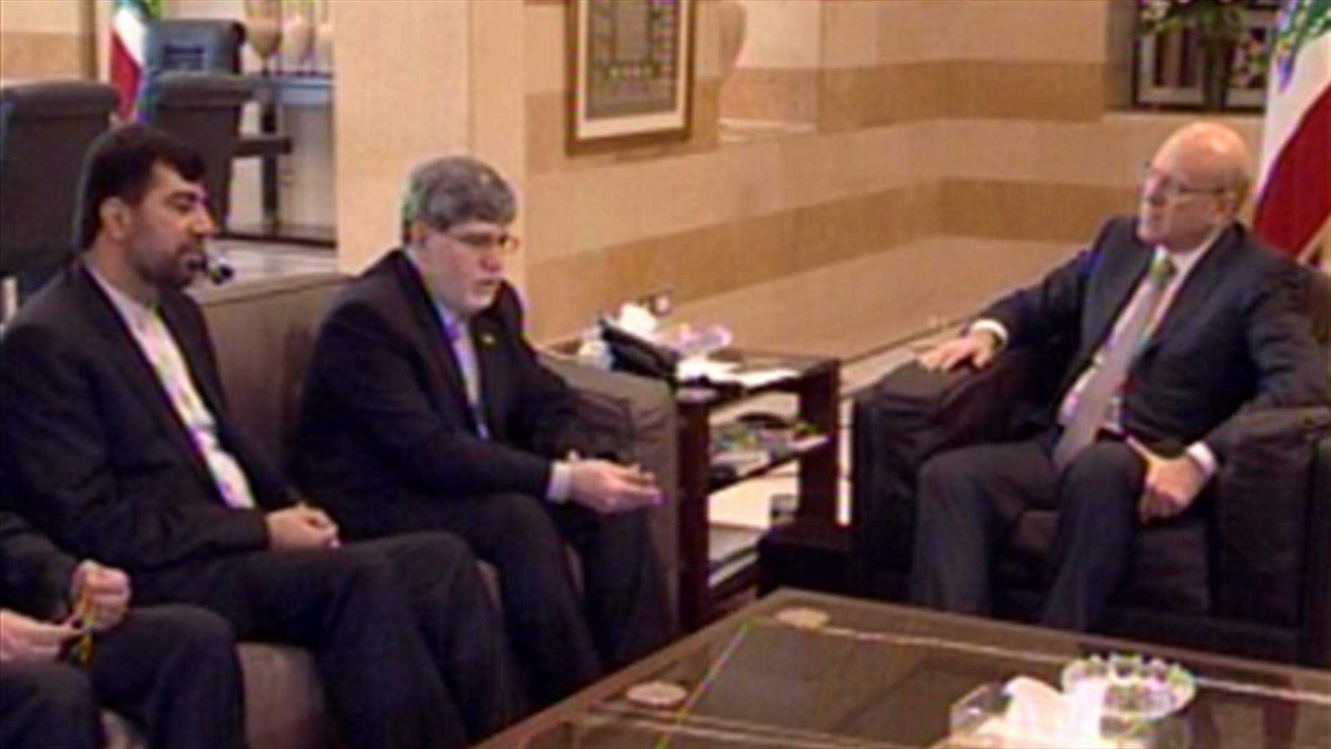 مستشار أحمدي نجاد عند ميقاتي