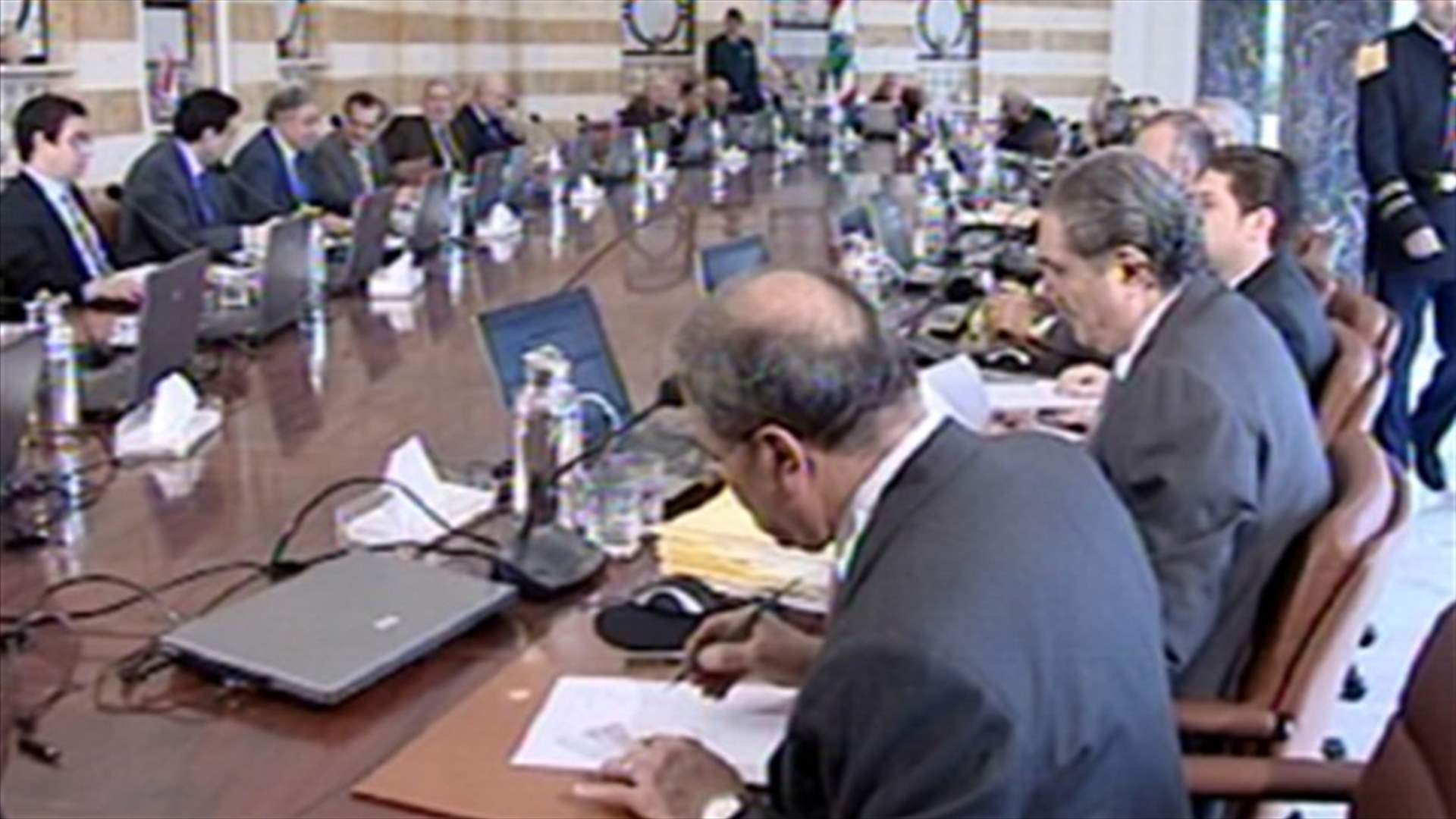 جلسة عادية يغيب عنها "قطع الحسابات"..وسليمان يطلب التشدد بمعاقبة المتورطين بالملف الغذائي 