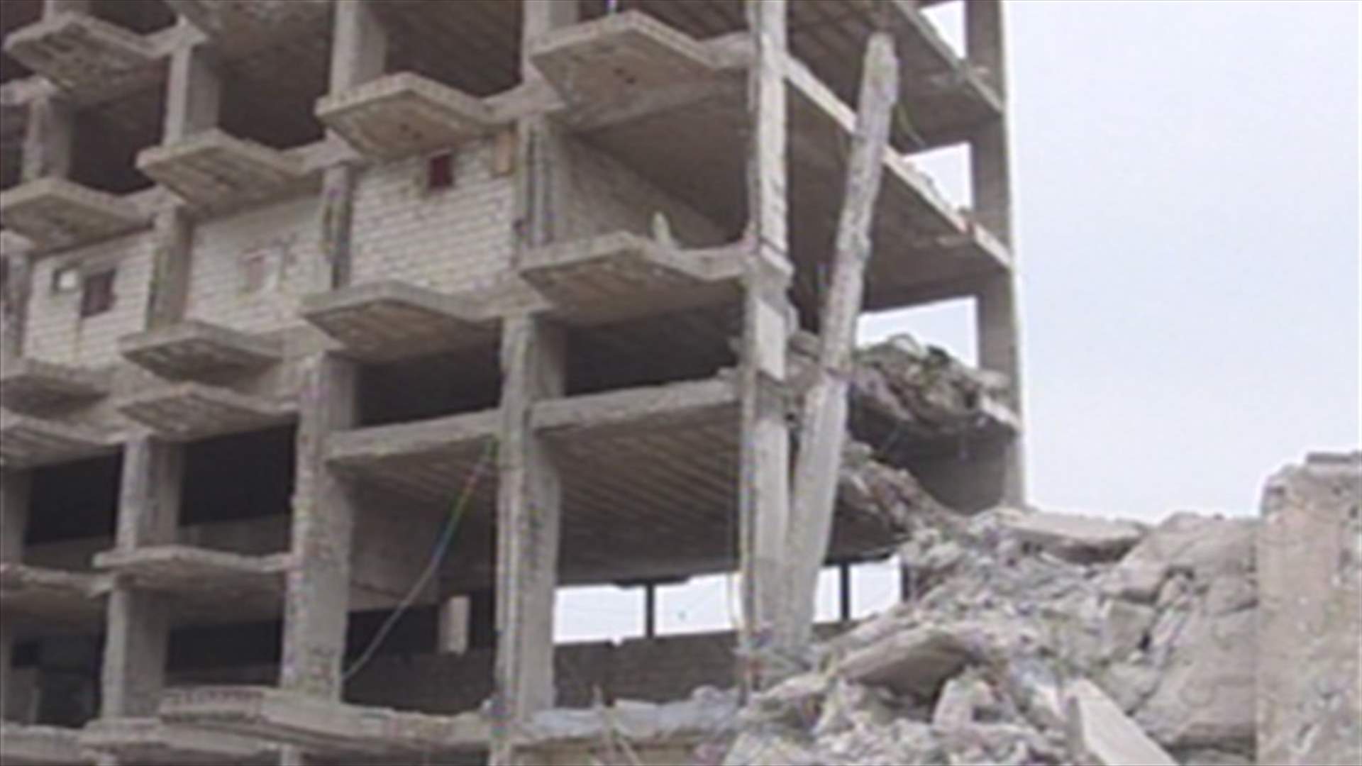 أسبوع على سقوط مبنى طبرجا وما زال العامل الهندي تحت الانقاض