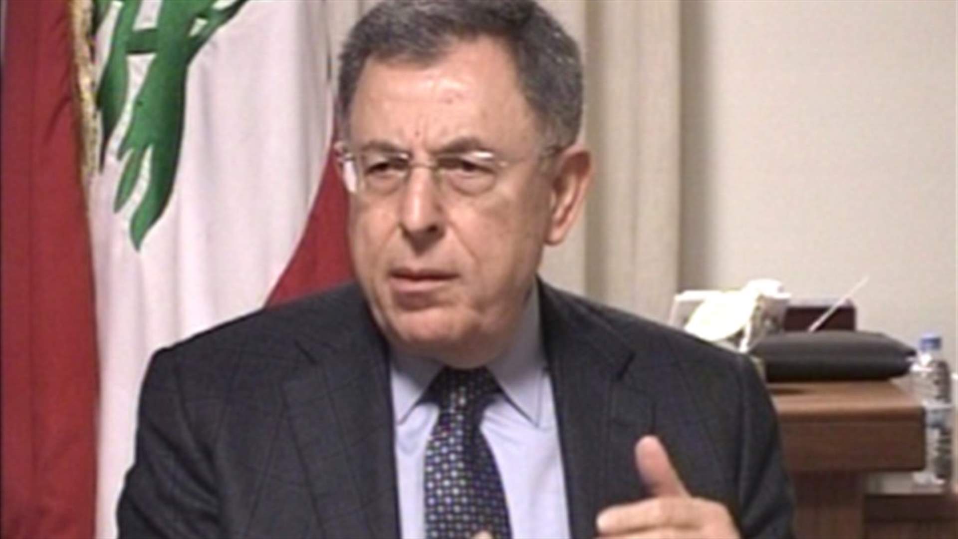 Siniora: government raised food and drug scandals without addressing them 