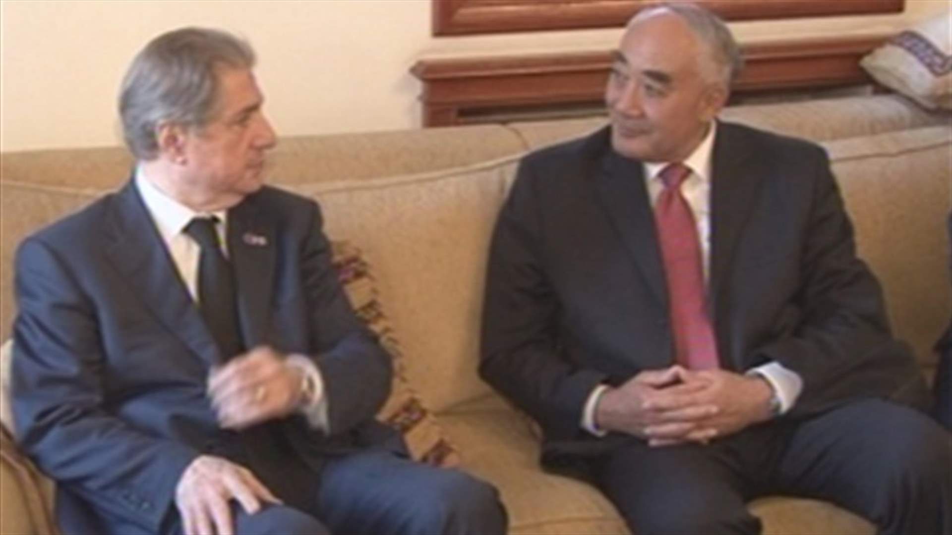 الجميل يدعو بكين الى لعب دور أكبر على الساحة الاقليمية