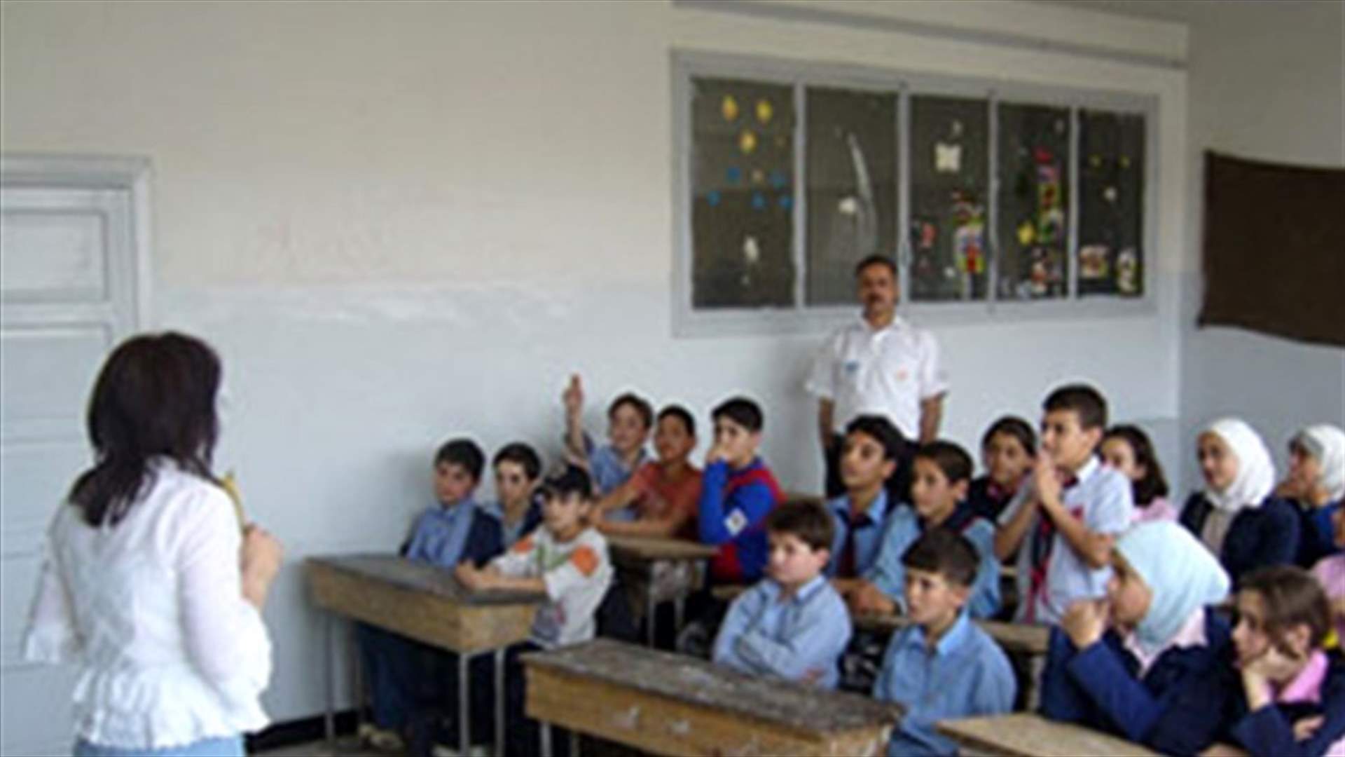 Primary school teachers adamant on strike, sit-in outside Grand Serail