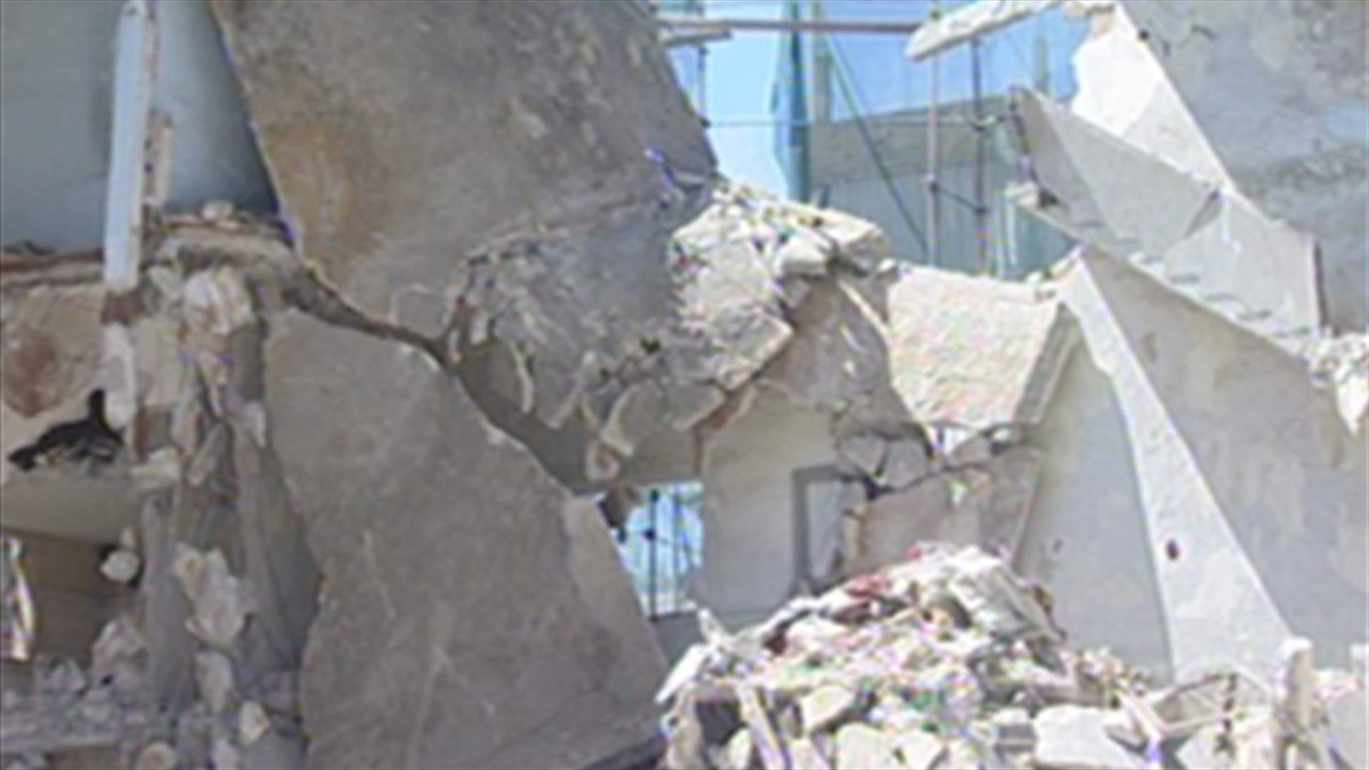 Building collapses in Burj Hammoud 