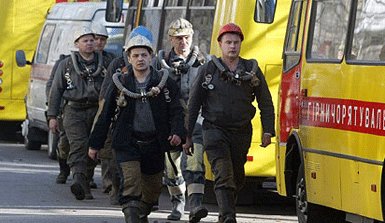 Ukraine leader says bomb blasts "challenge" for nation     