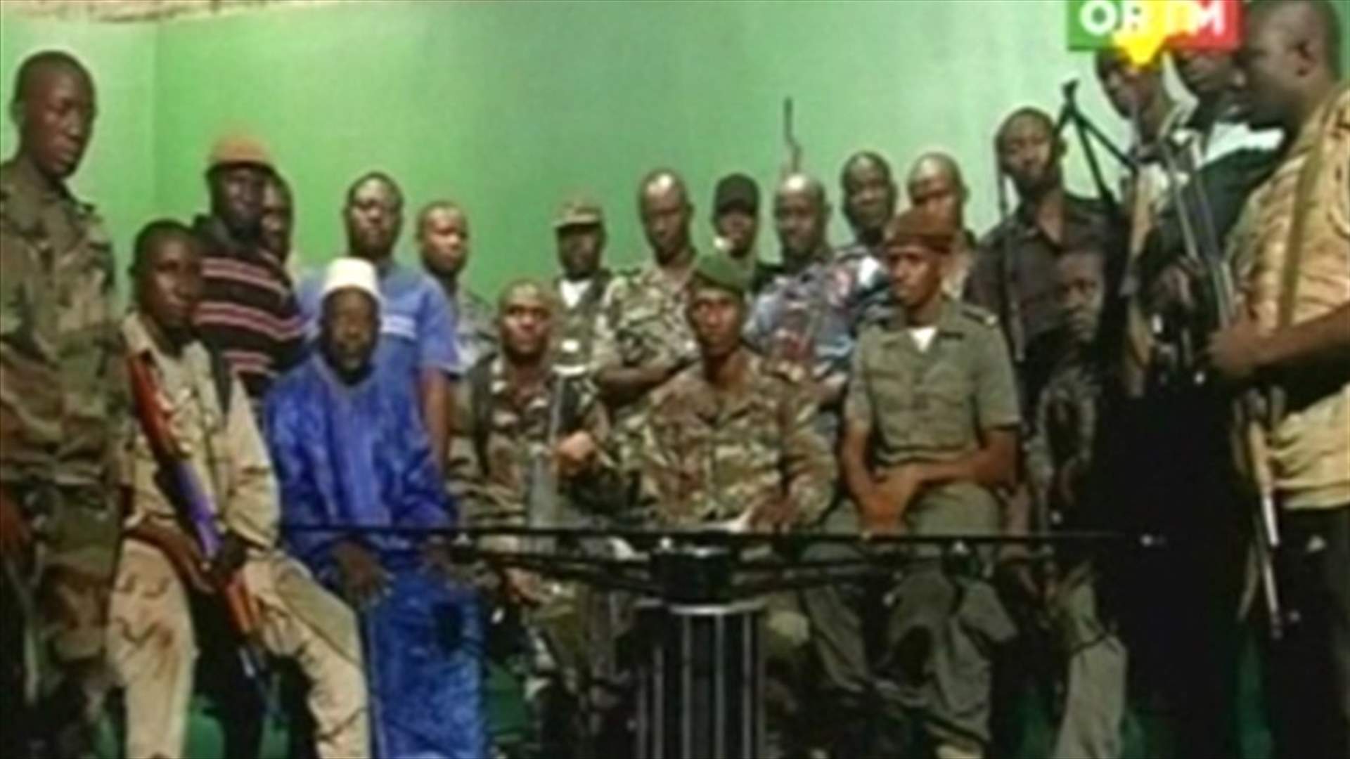 قائد الانقلابيين السابقين في مالي يؤكد السيطرة على الوضع 