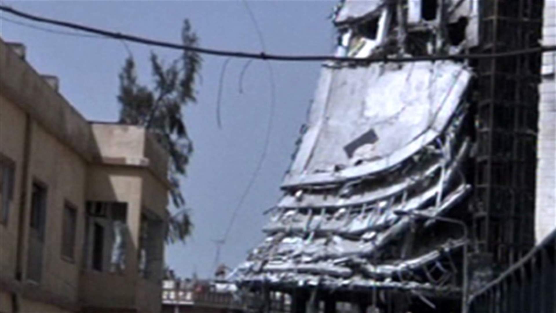 Syria violence kills 30 despite truce, 300 observers to be in Syria by end of May
