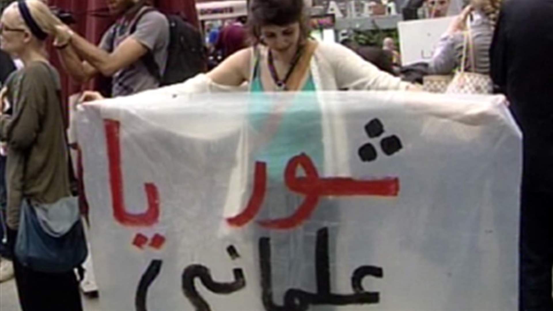 رسامو الغرافيتي يتحدون الرقيب الأمني ويقدّمون عروضاً بشارع  الحمرا