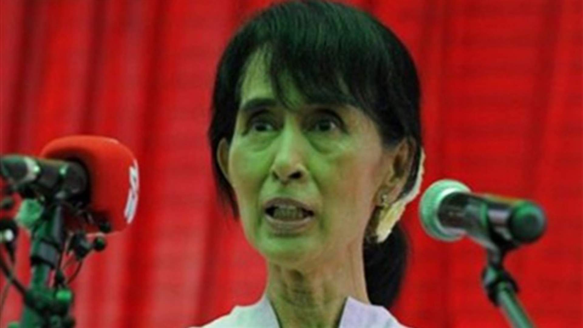 Suu Kyi is sworn in to Myanmar's parliament