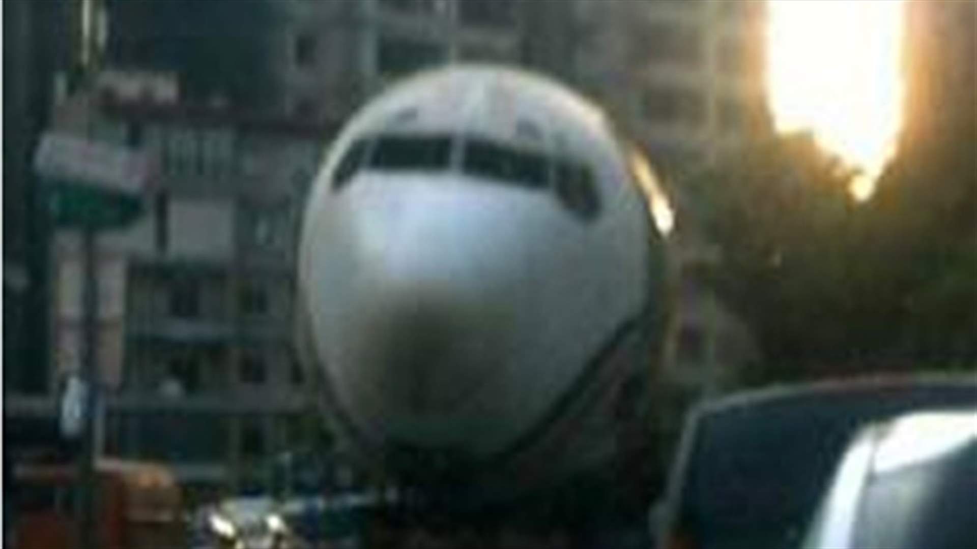 Plane crosses Al-Arid Street in Ain El-Remmaneh, causes traffic jam