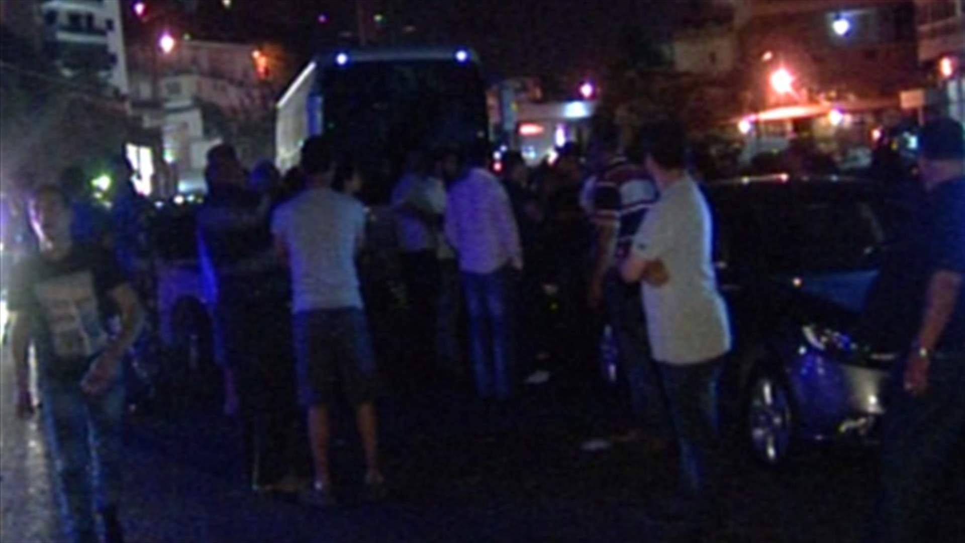 جرحى باصطدام باص سوري بعدد من السيارات على طريق الصفرا