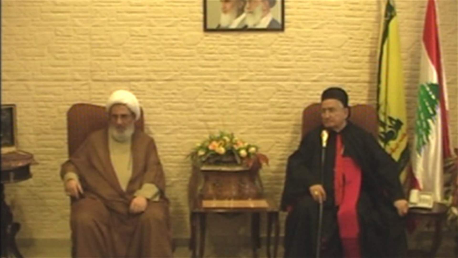 وفد من الرهبانية المارونية عند الشيخ يزبك لشكره على جهوده لإطلاق الأب غاريوس
