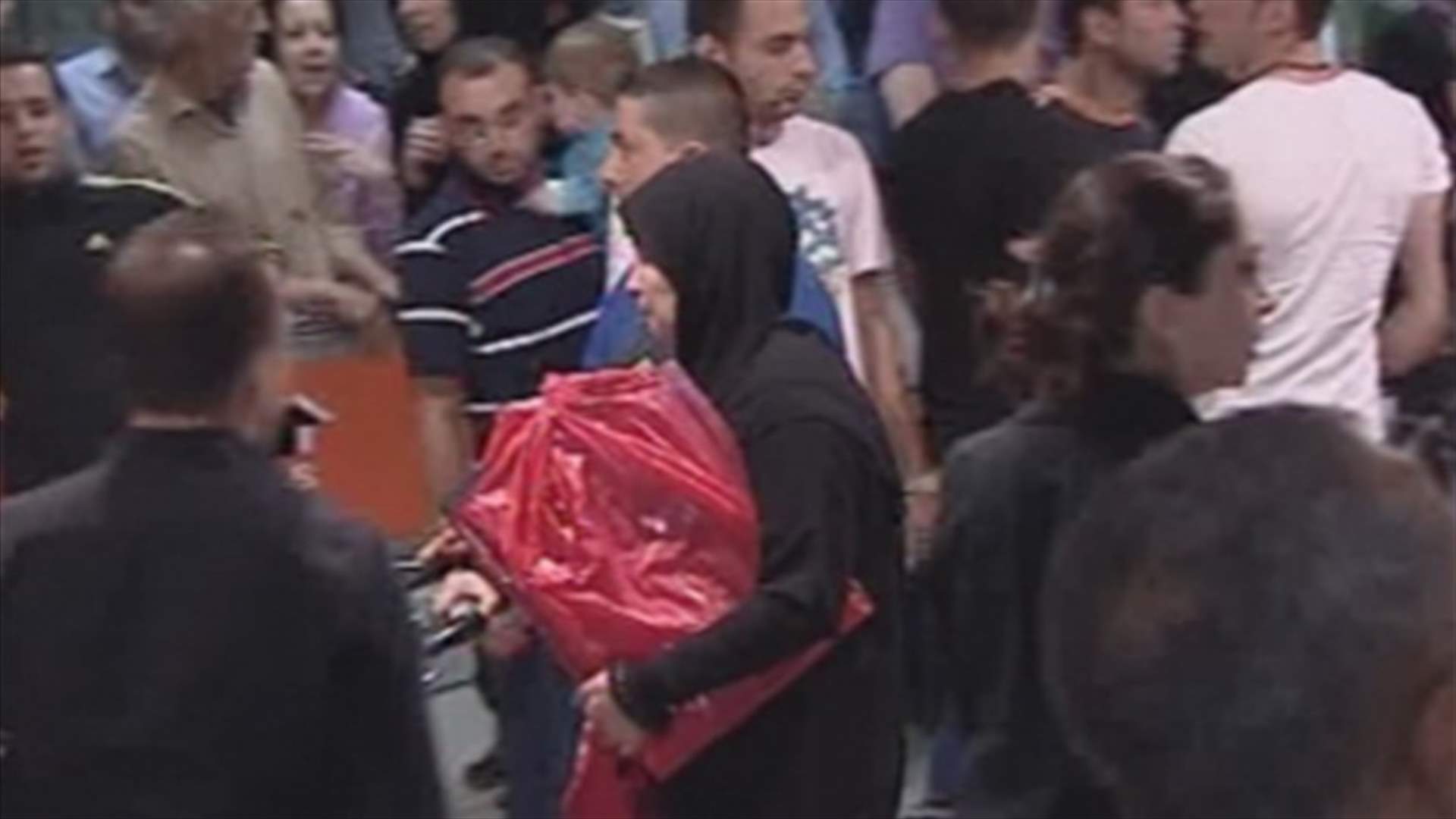 Plane carrying Lebanese abductees lands at Beirut airport