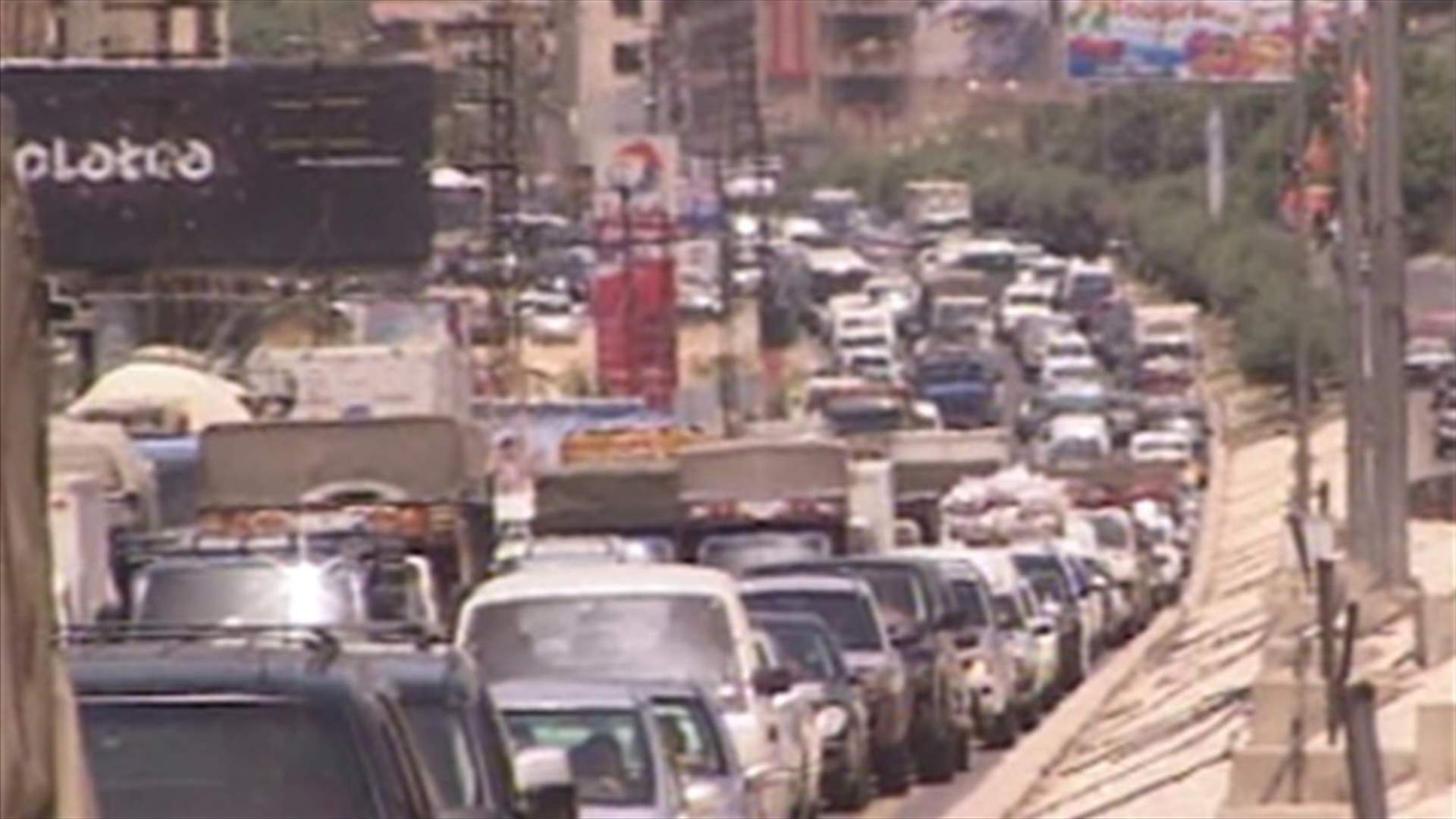 Removal of billboard causes severe traffic jam on Tabarjah-Jounieh rd